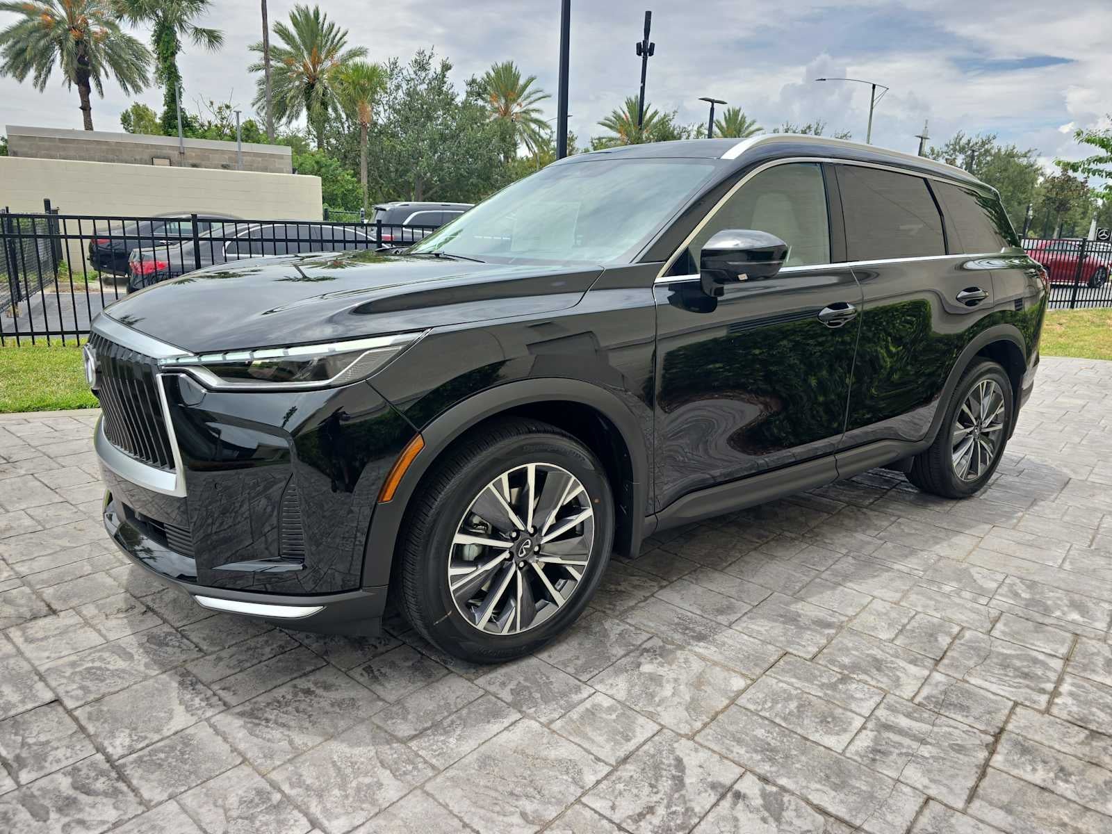 2027 INFINITI QX60 LUXE