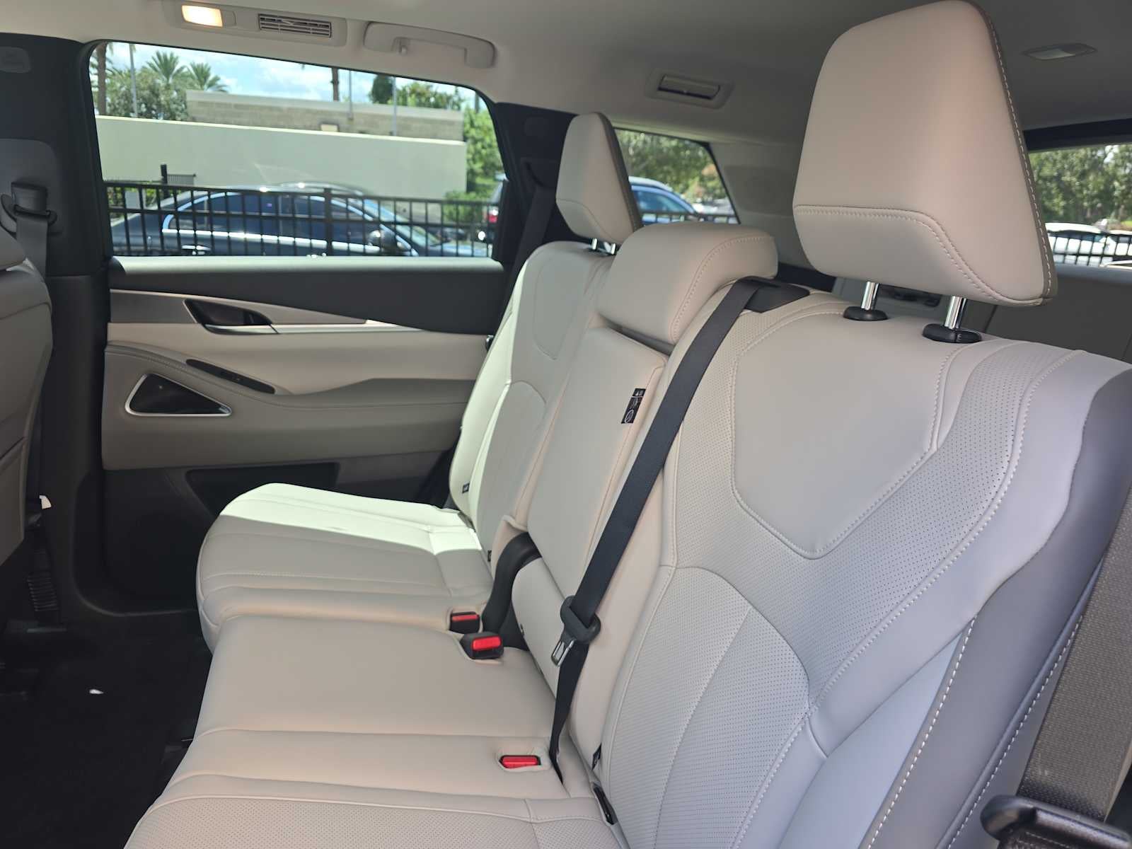 2027 INFINITI QX60 LUXE