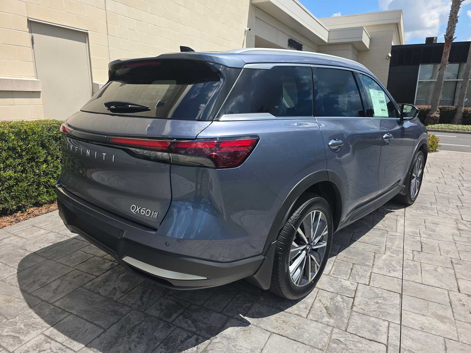 2027 INFINITI QX60 LUXE