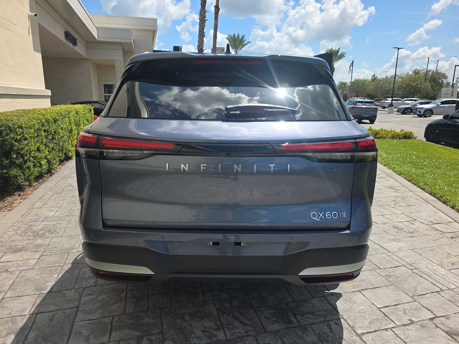 2027 INFINITI QX60 LUXE