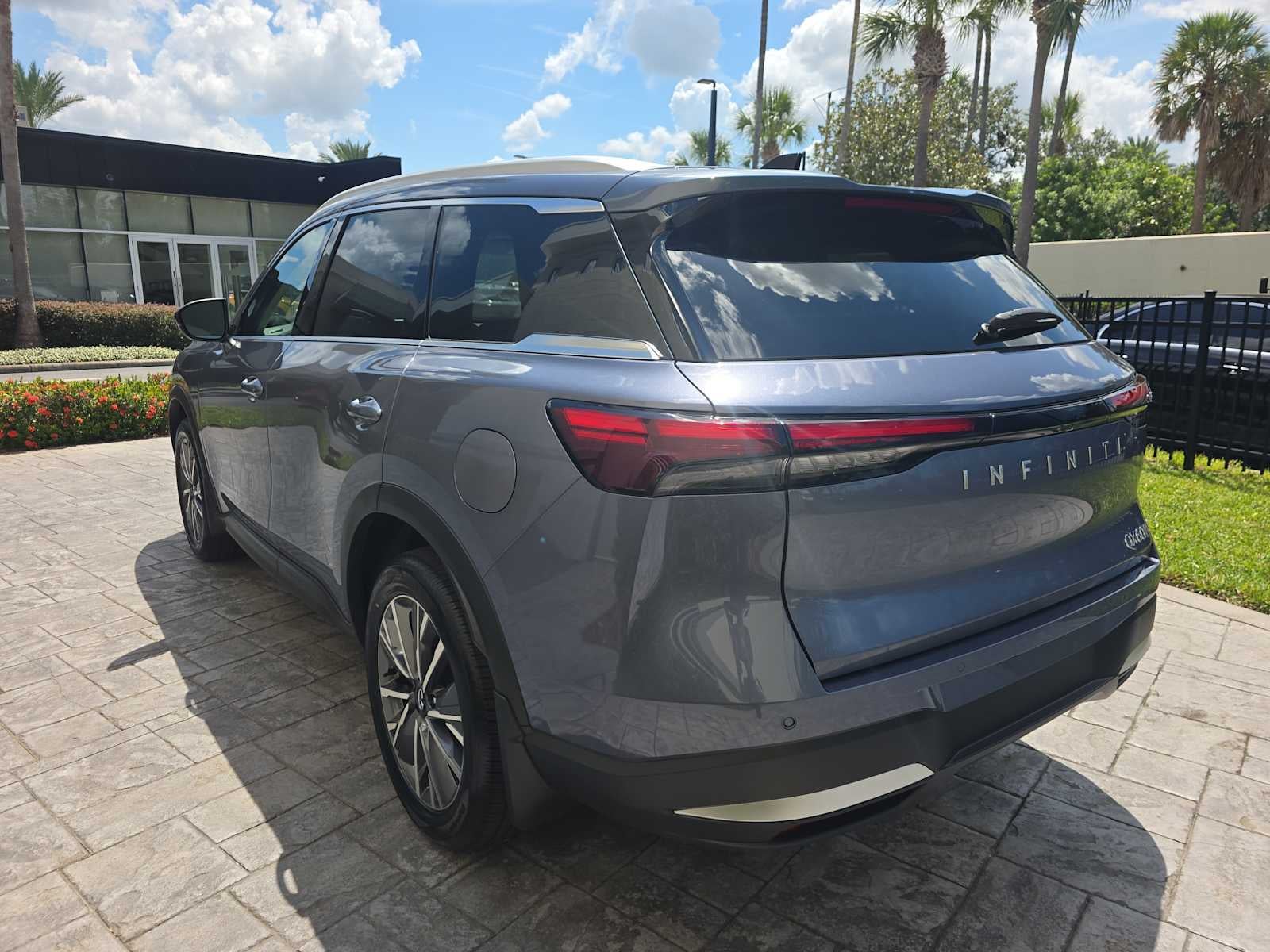 2027 INFINITI QX60 LUXE