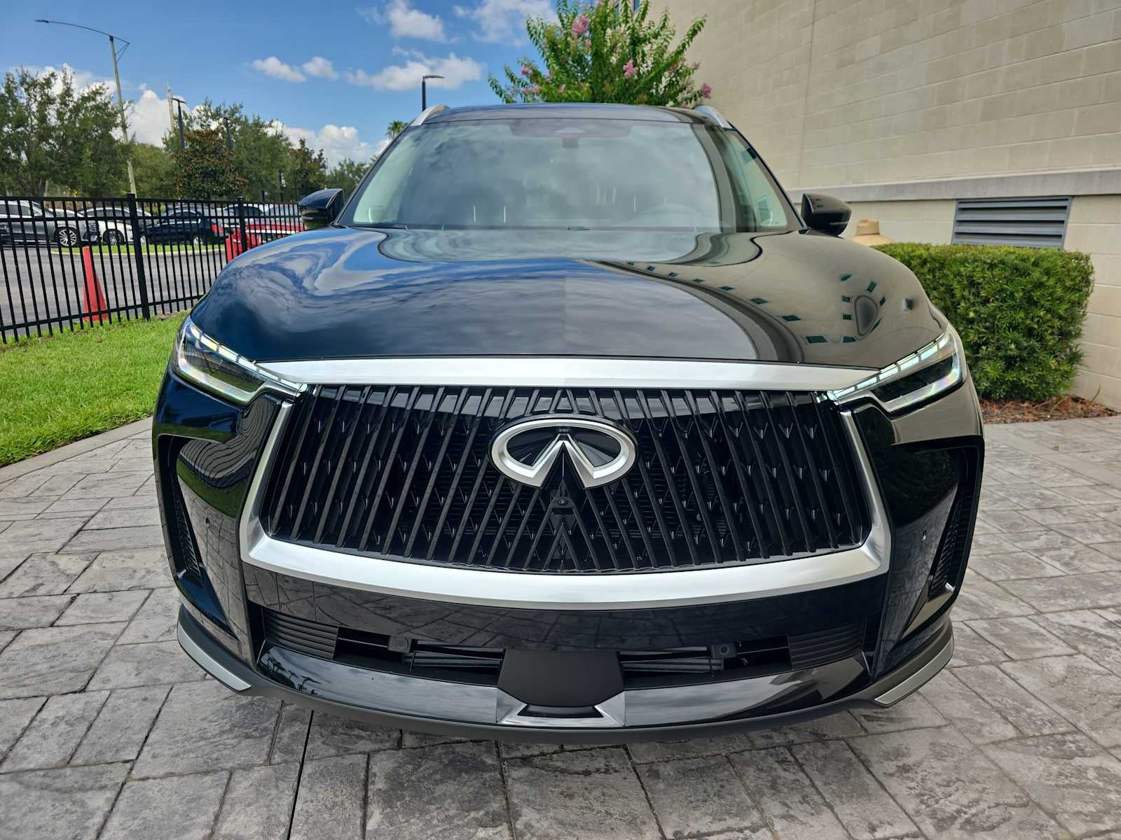 2027 INFINITI QX60 LUXE
