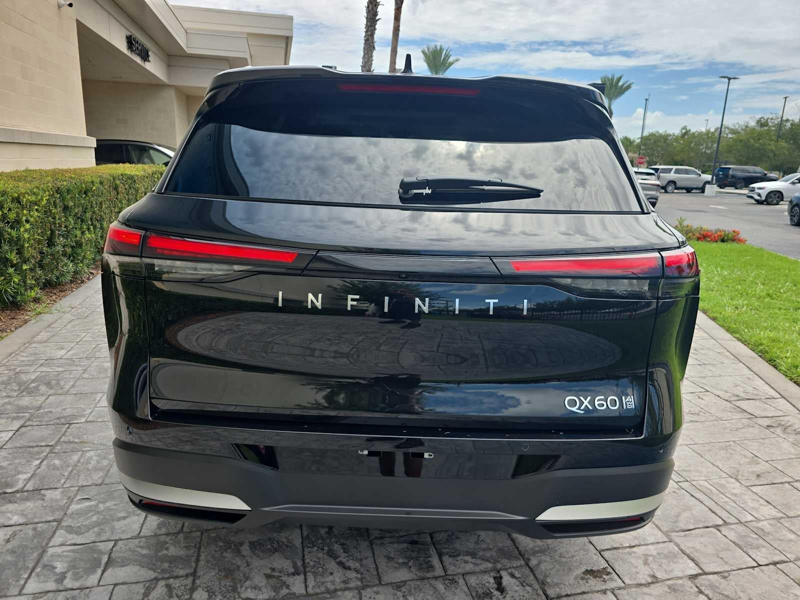 2027 INFINITI QX60 LUXE