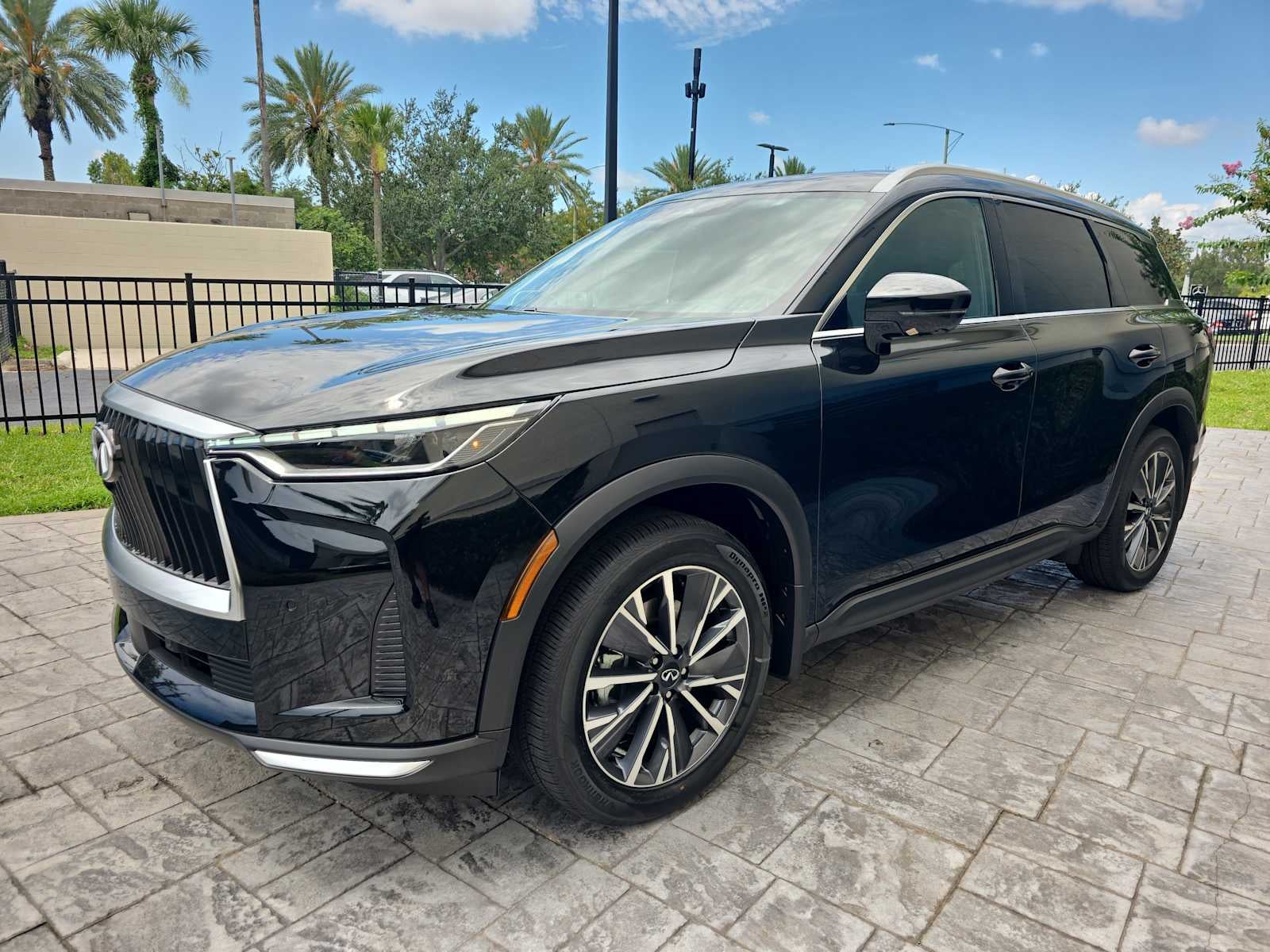 2027 INFINITI QX60 LUXE