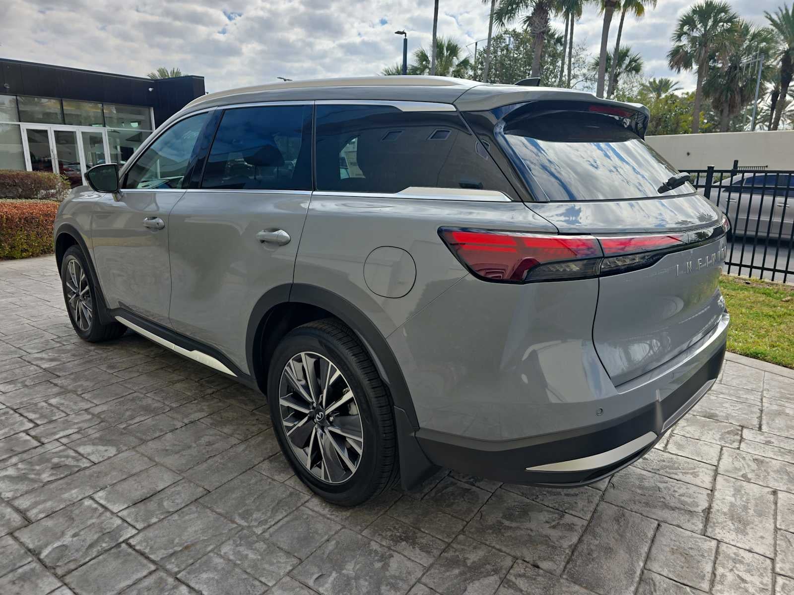 2026 INFINITI QX60 LUXE