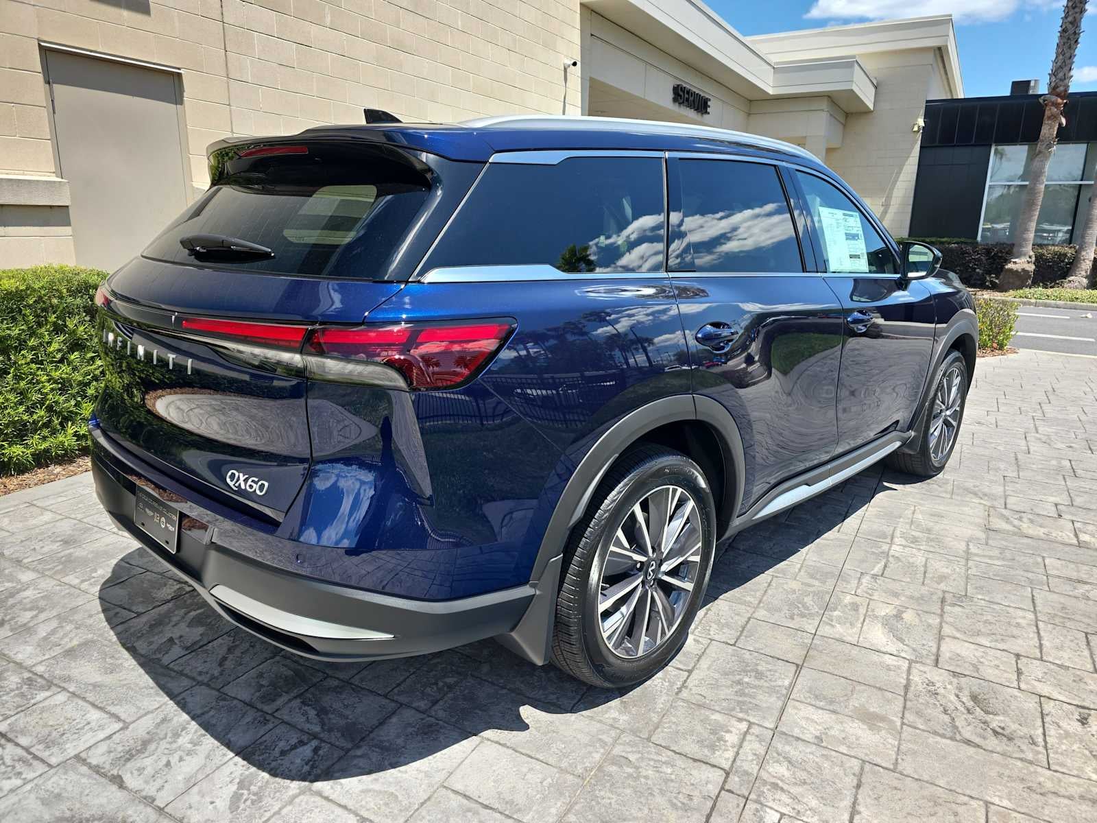 2026 INFINITI QX60 LUXE
