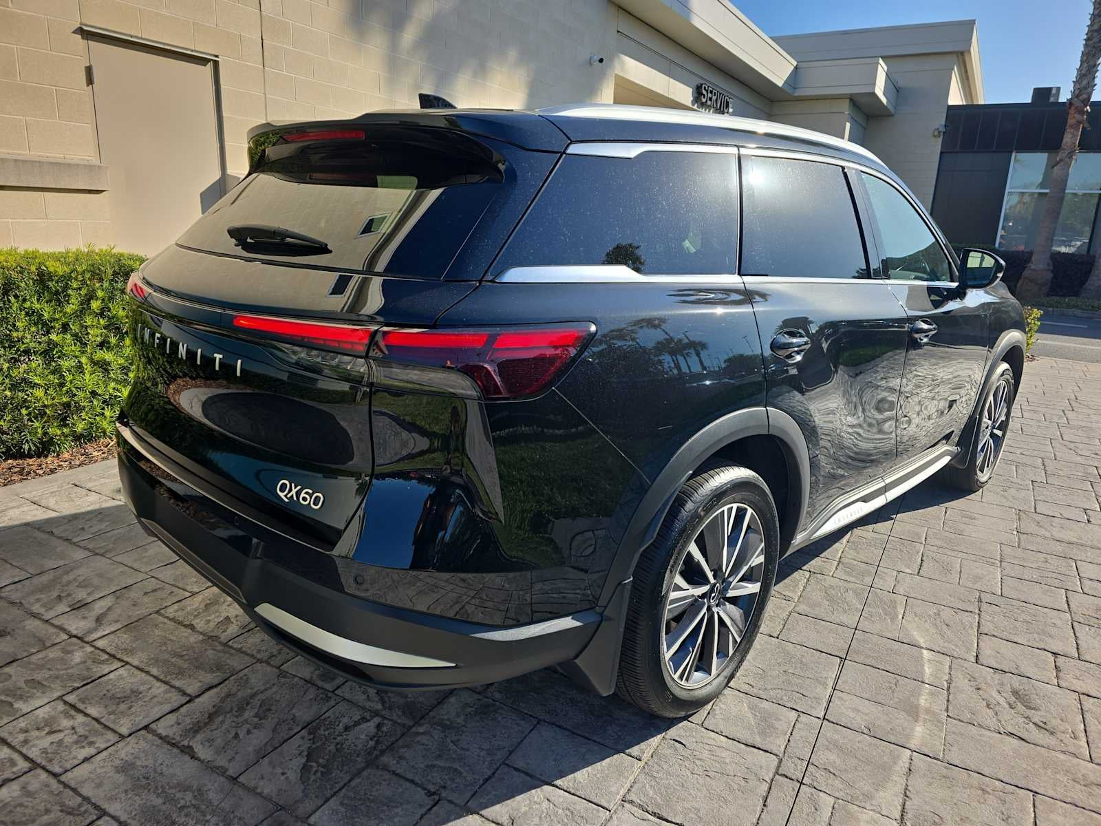 2026 INFINITI QX60 LUXE