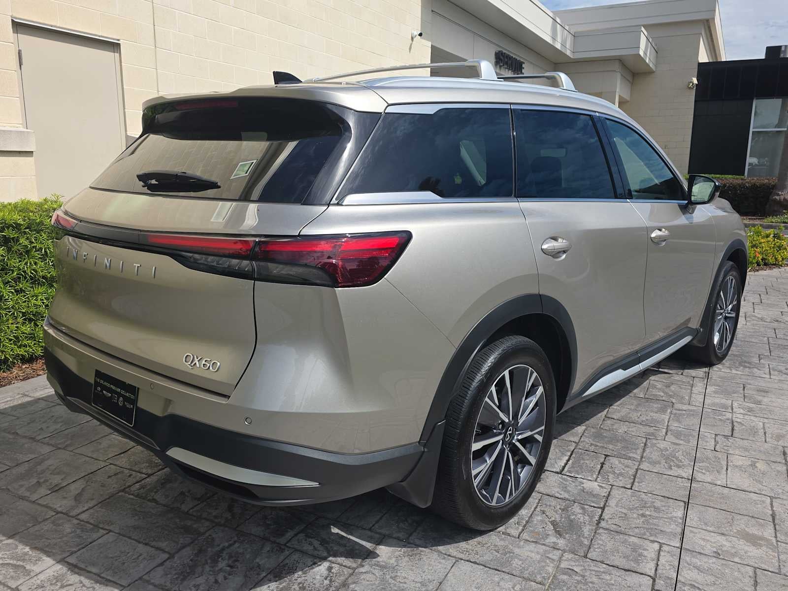 2026 INFINITI QX60 LUXE