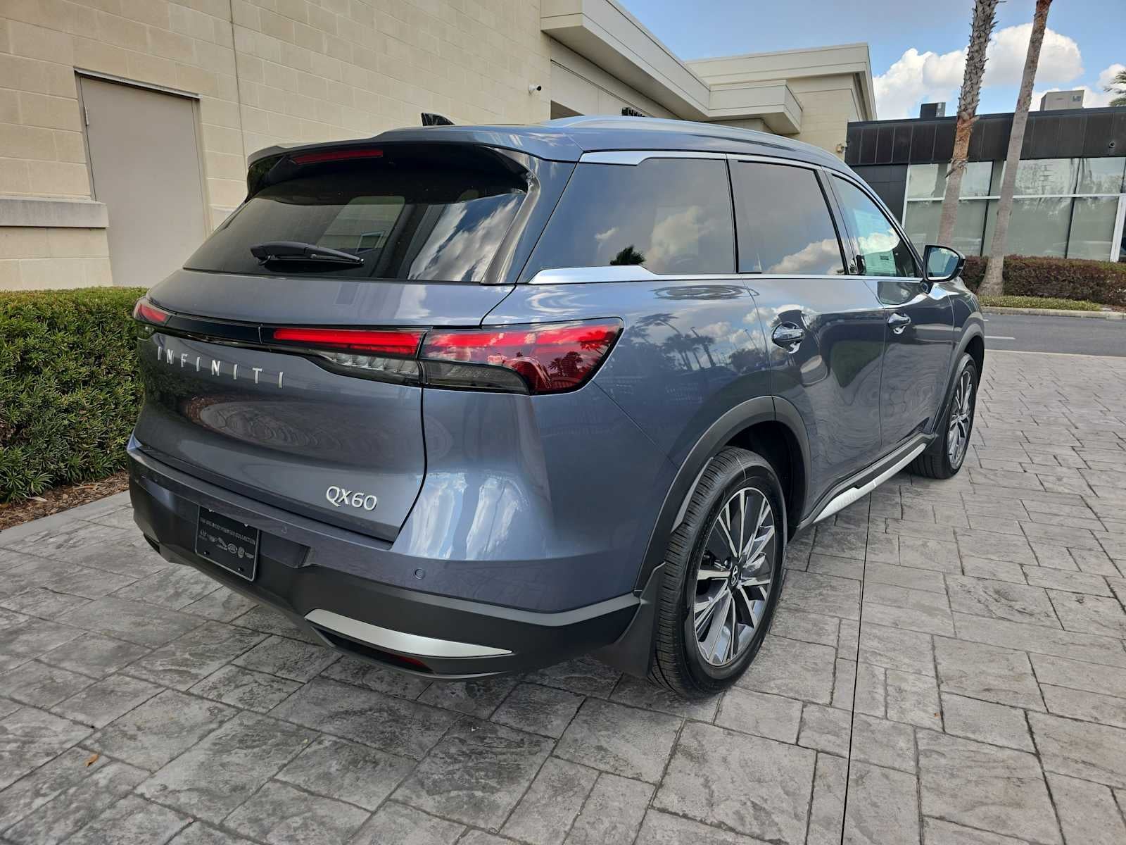 2026 INFINITI QX60 LUXE