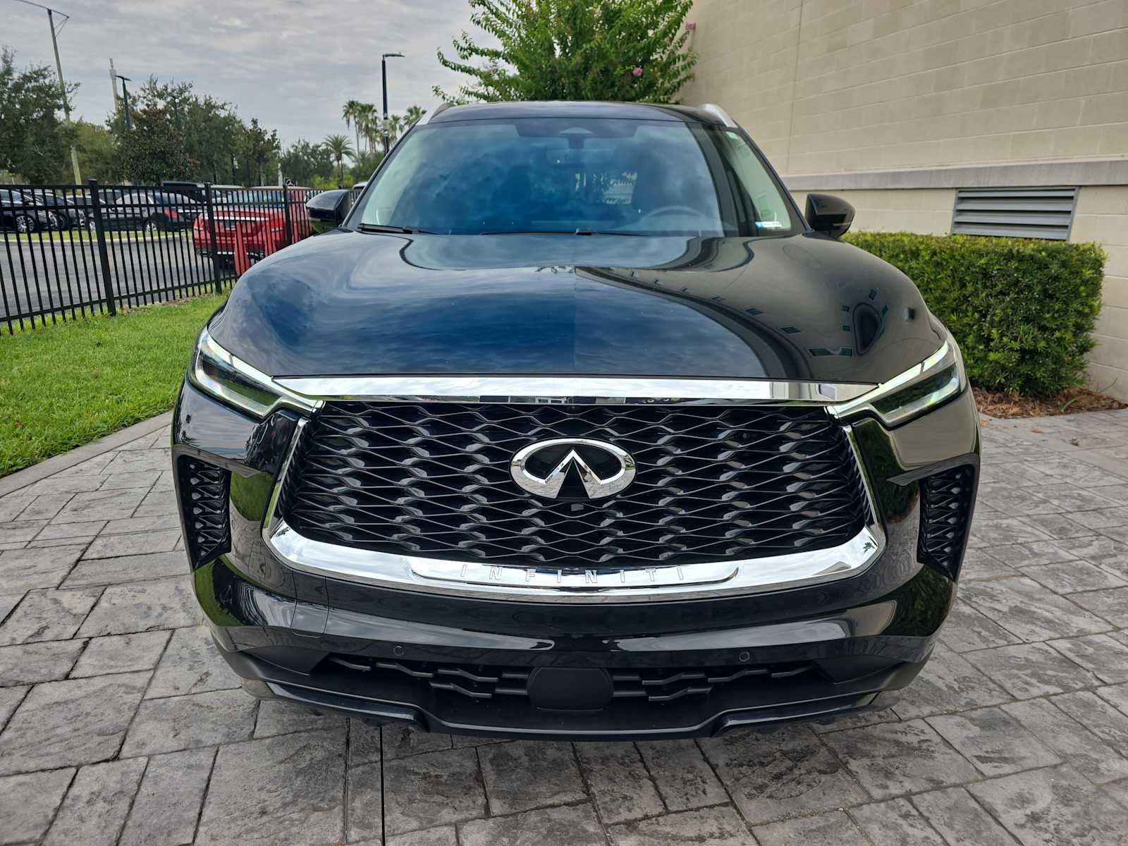 2025 INFINITI QX60 LUXE
