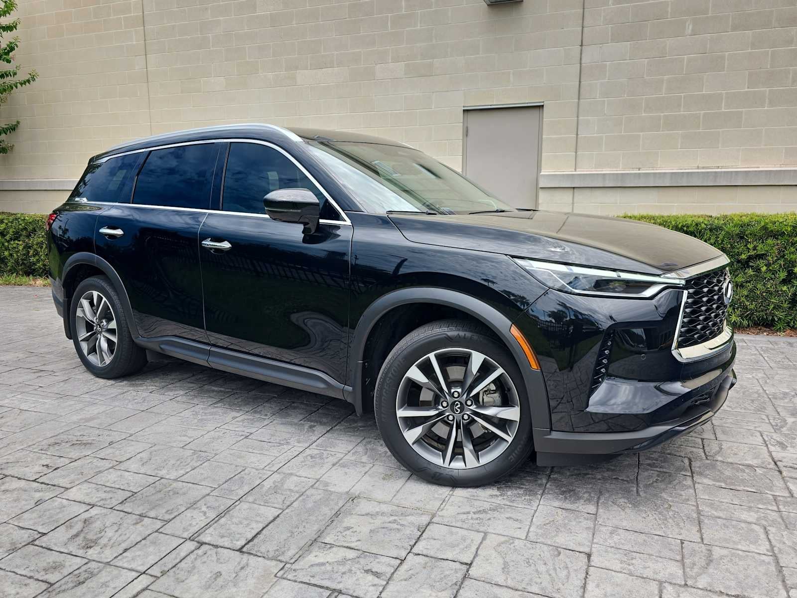 2025 INFINITI QX60 LUXE