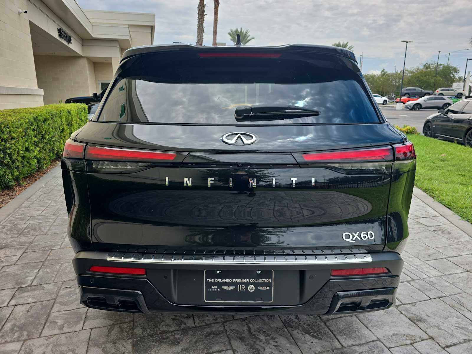 2025 INFINITI QX60 LUXE