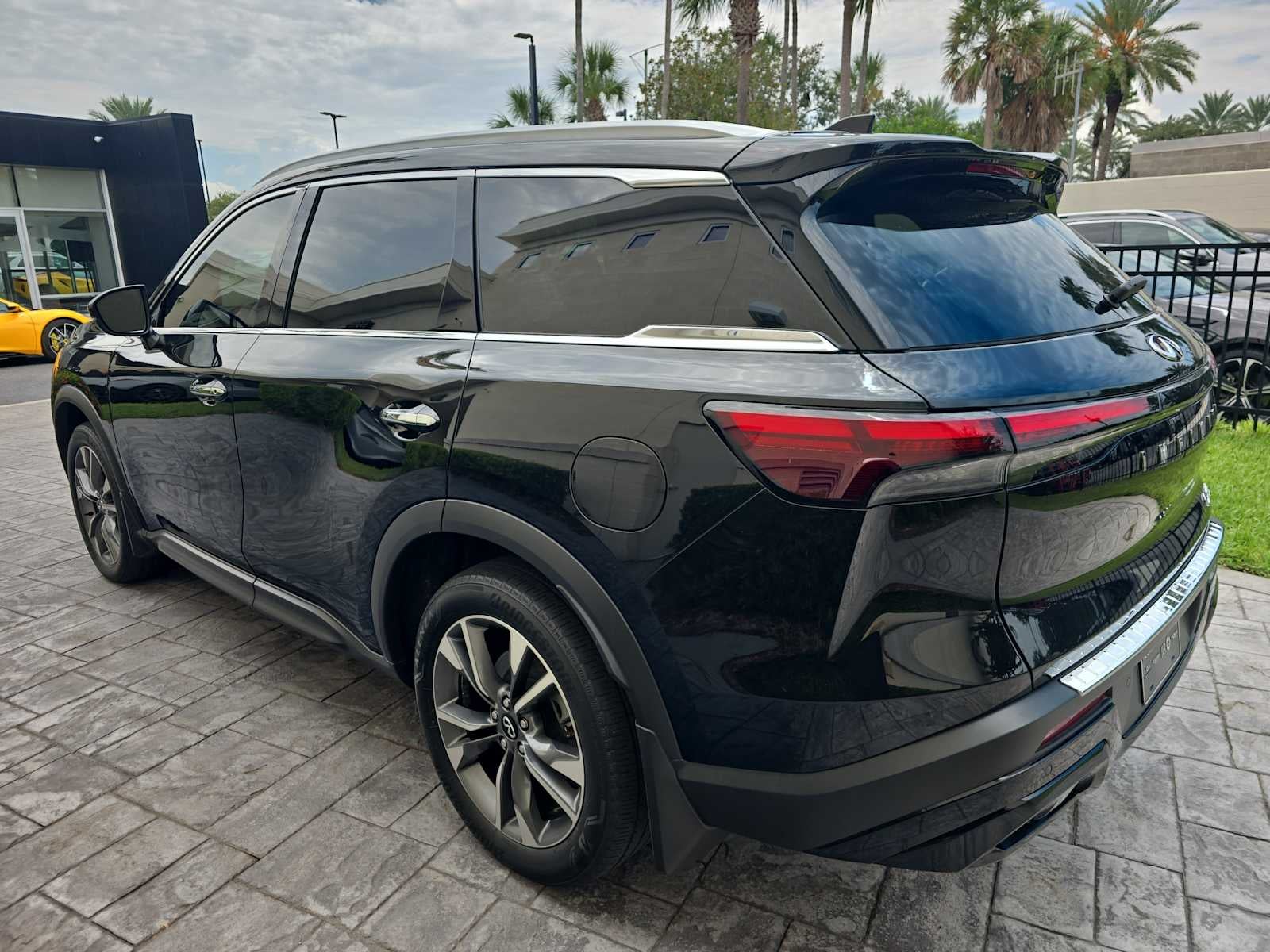 2025 INFINITI QX60 LUXE