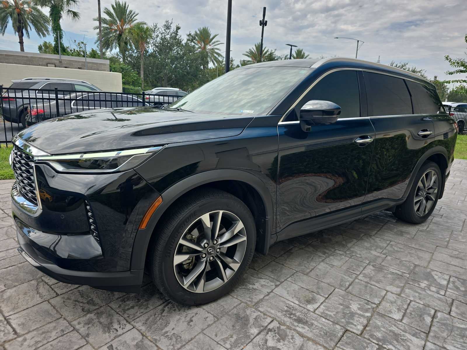 2025 INFINITI QX60 LUXE
