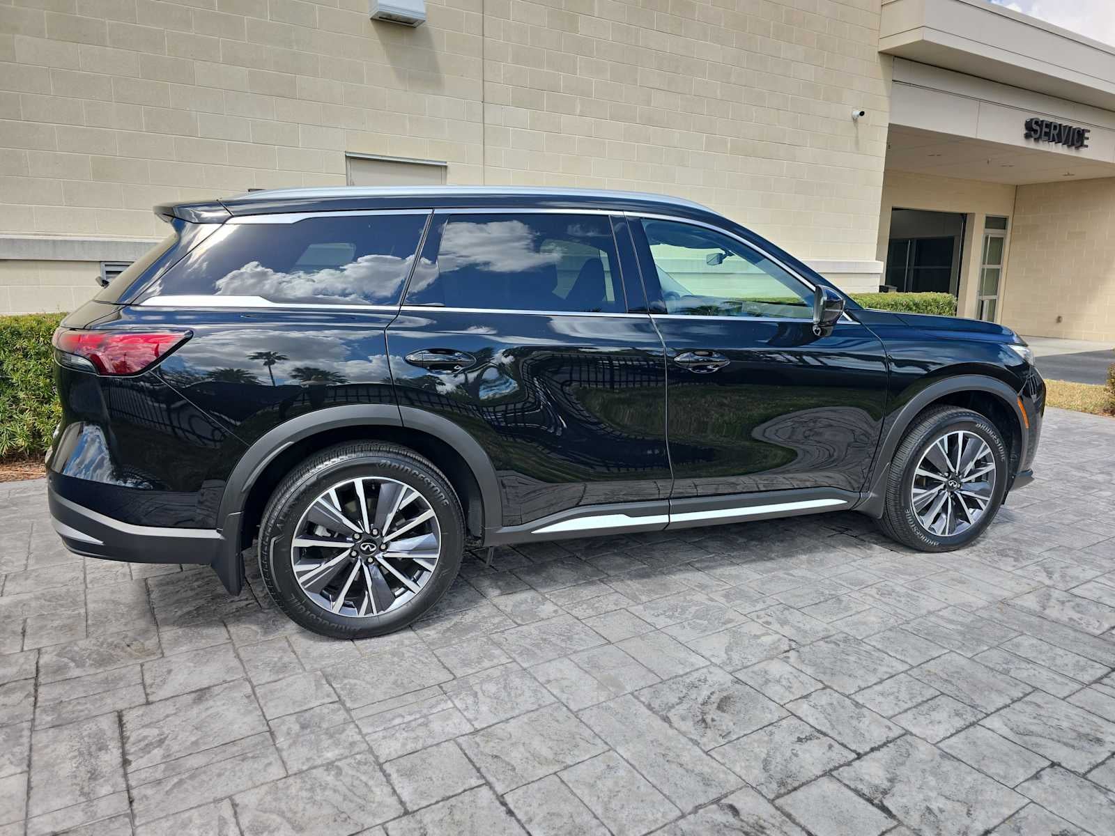 2026 INFINITI QX60 LUXE