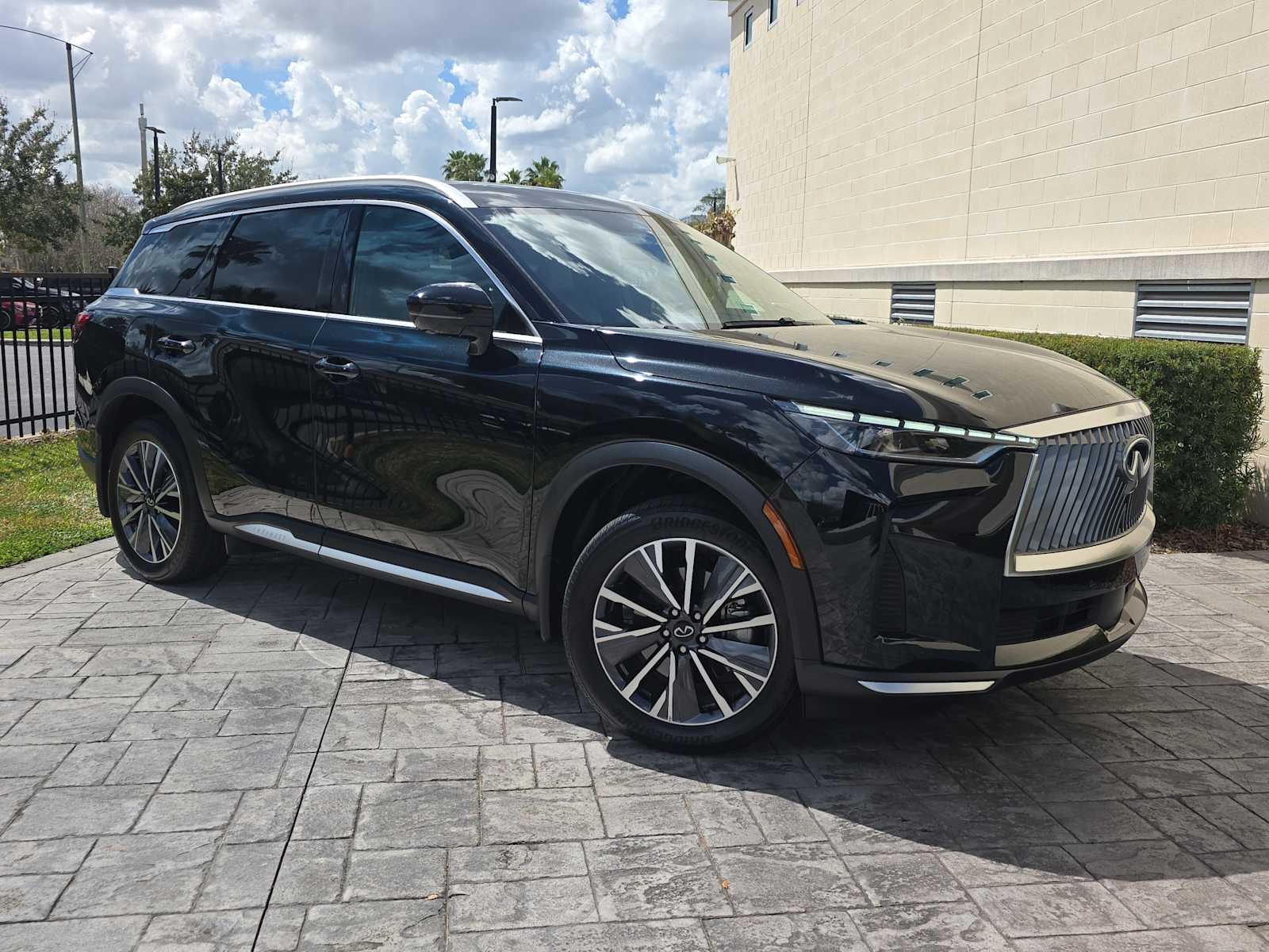2026 INFINITI QX60 LUXE