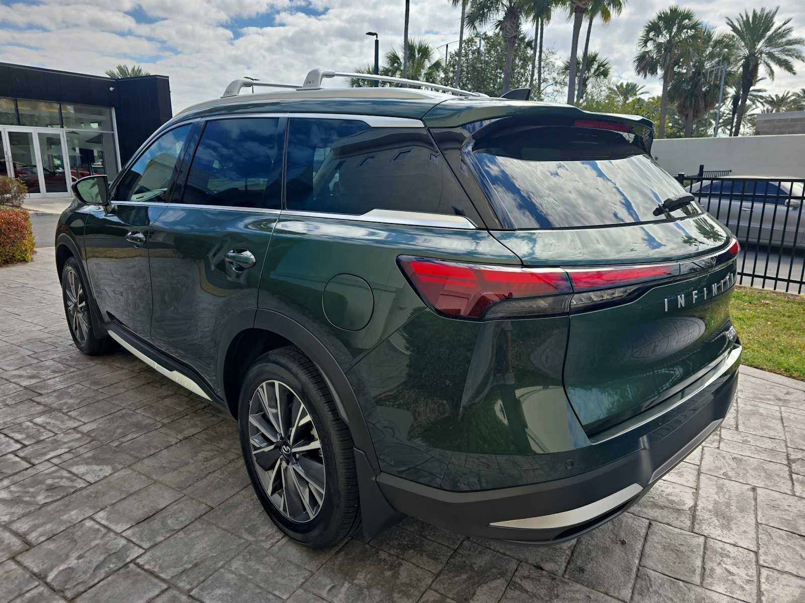 2026 INFINITI QX60 LUXE