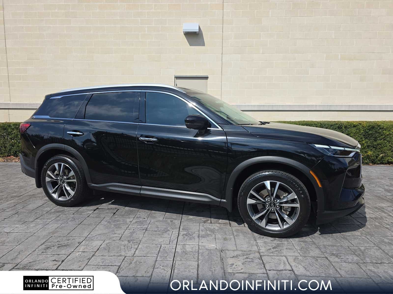 2025 INFINITI QX60 LUXE