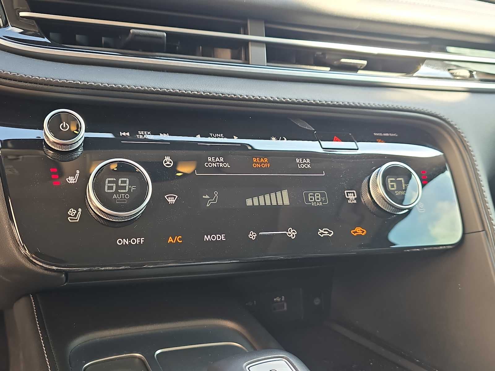 2025 INFINITI QX60 LUXE