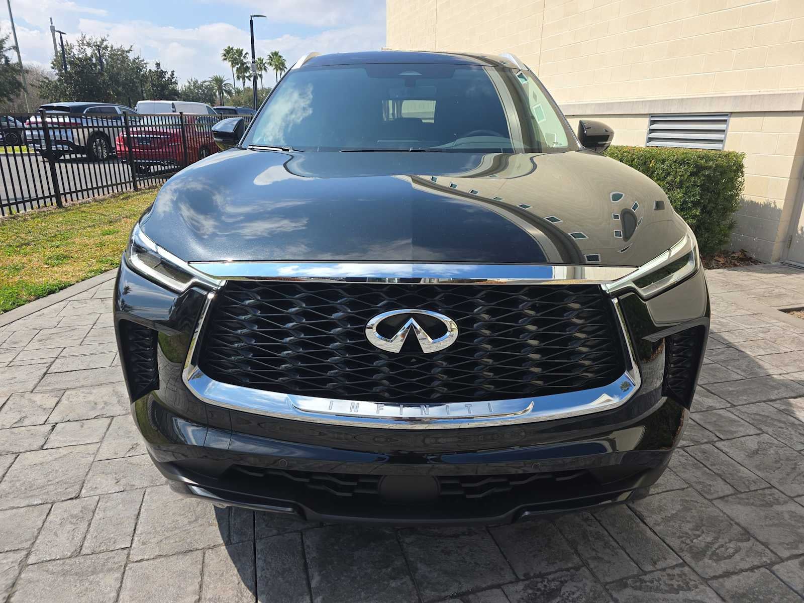 2025 INFINITI QX60 LUXE