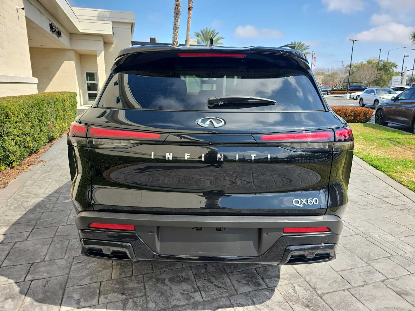 2025 INFINITI QX60 LUXE