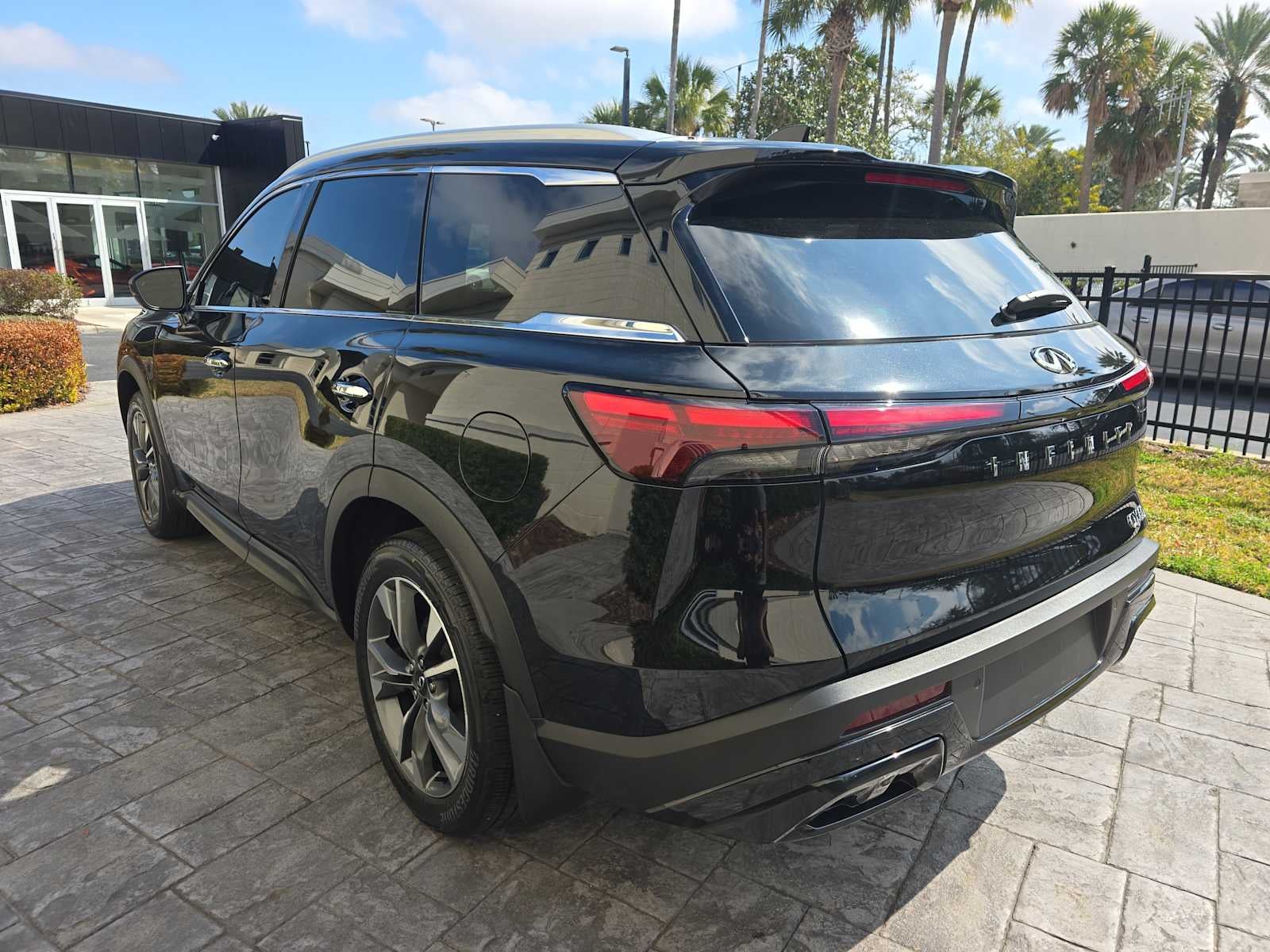 2025 INFINITI QX60 LUXE