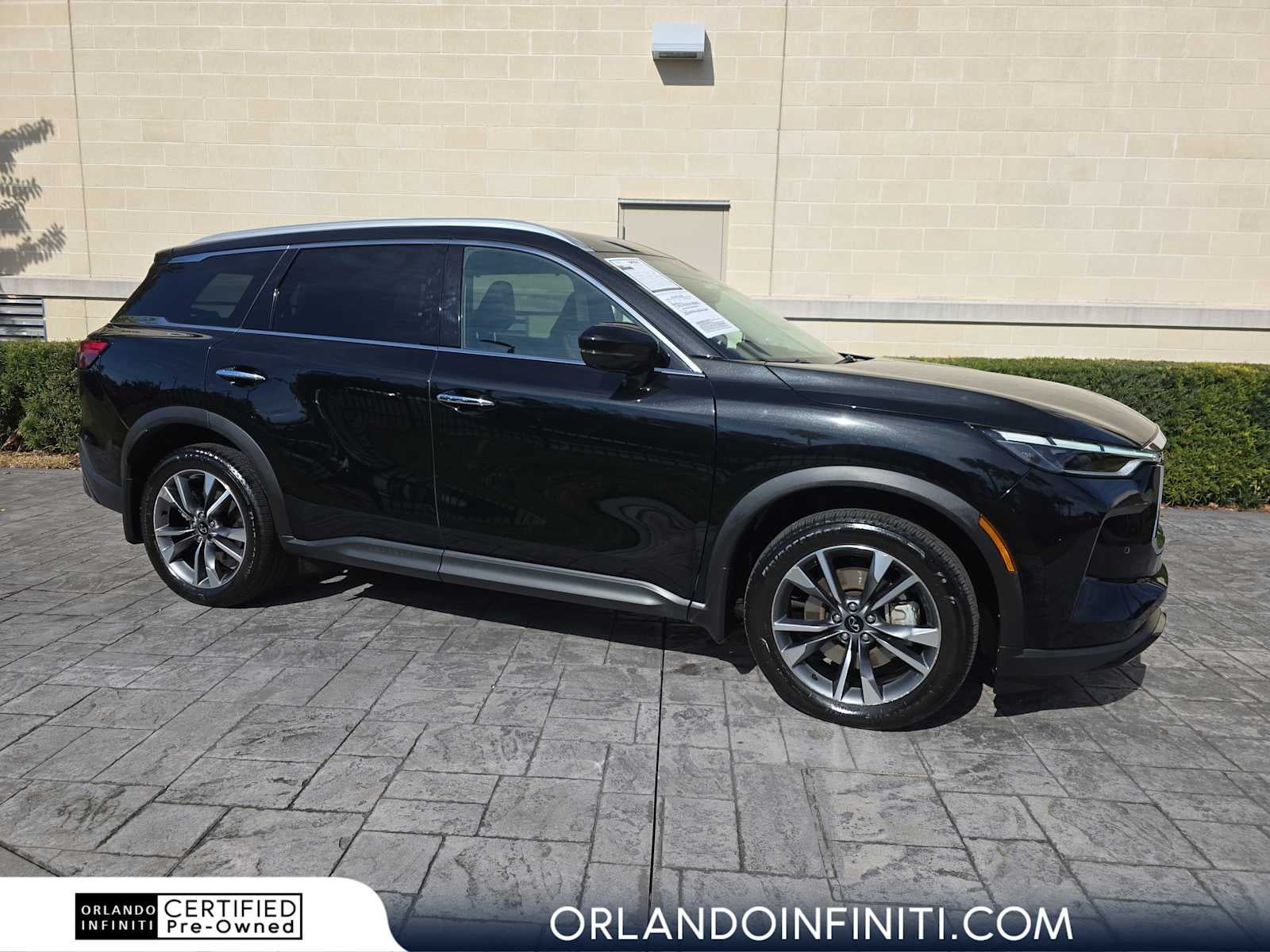 2025 INFINITI QX60 LUXE