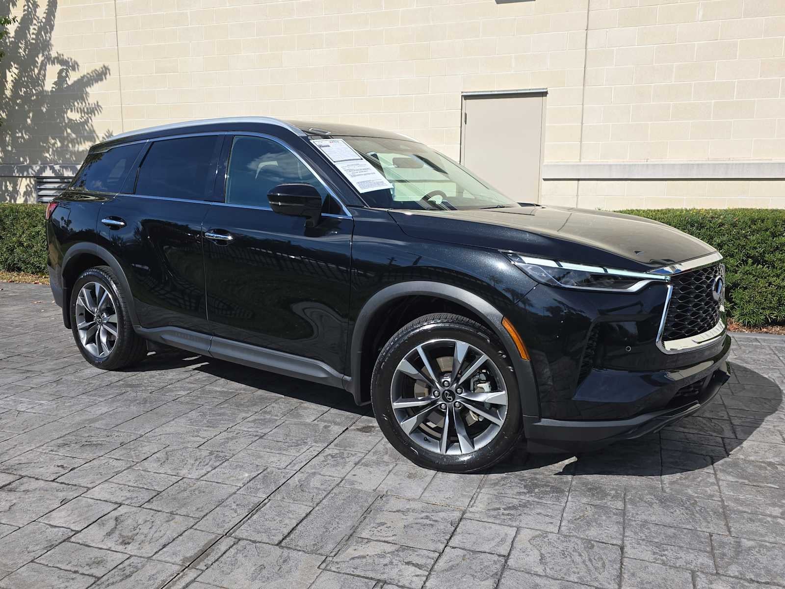 2025 INFINITI QX60 LUXE