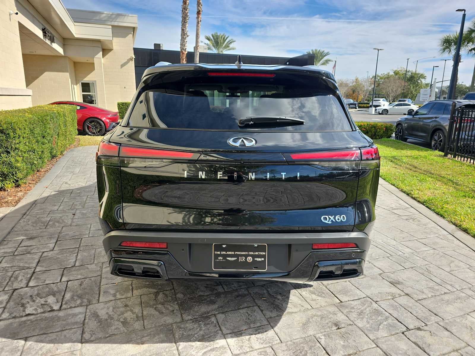 2025 INFINITI QX60 LUXE