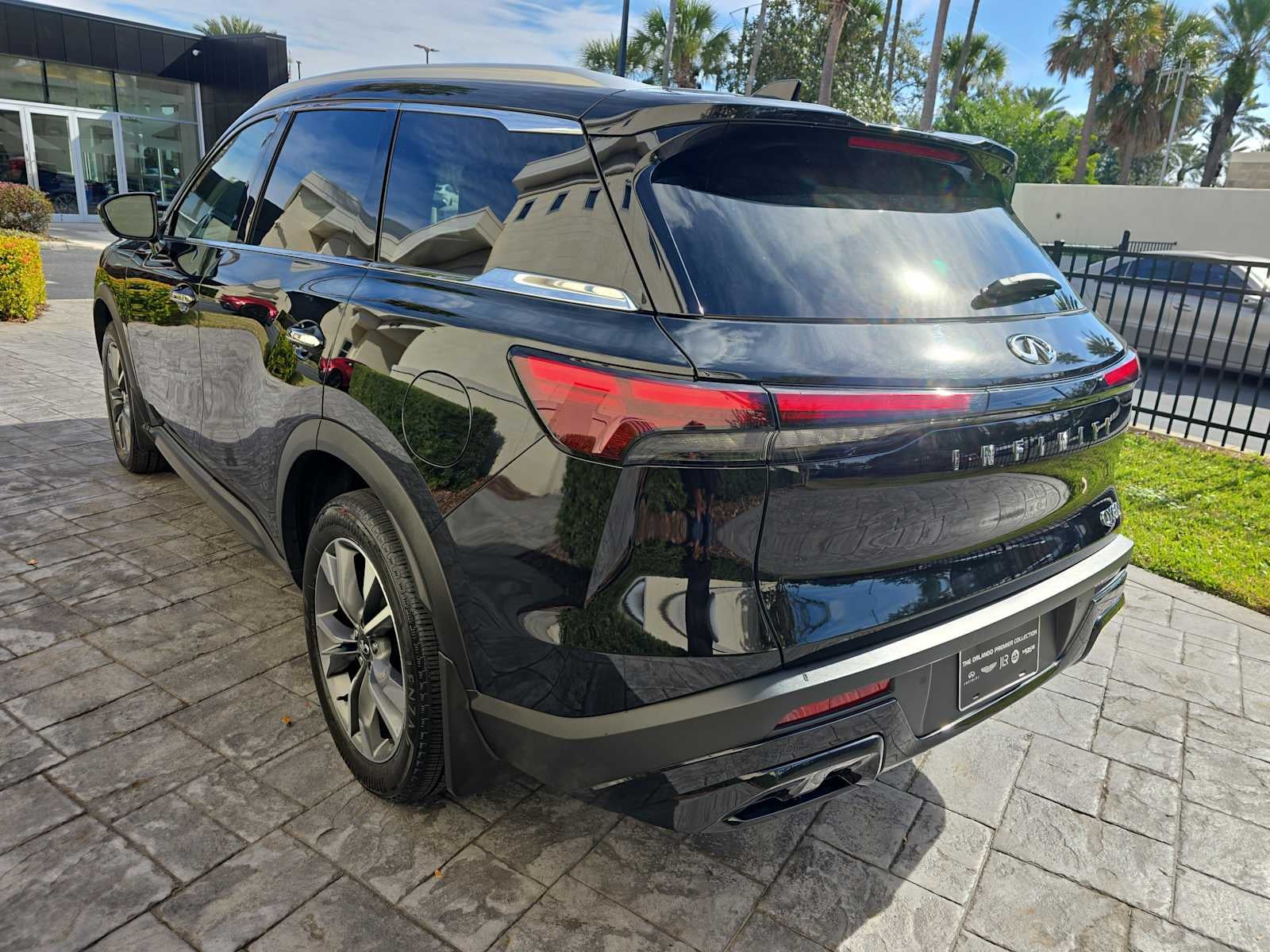 2025 INFINITI QX60 LUXE