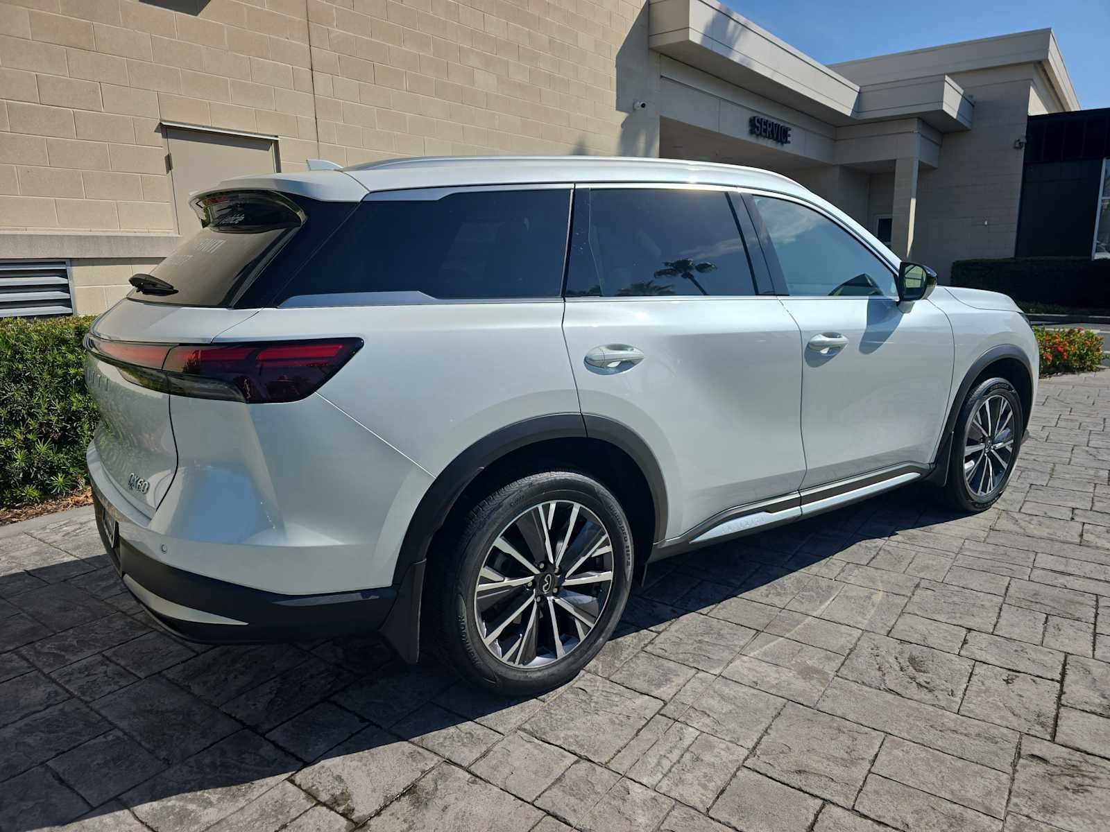 2026 INFINITI QX60 LUXE