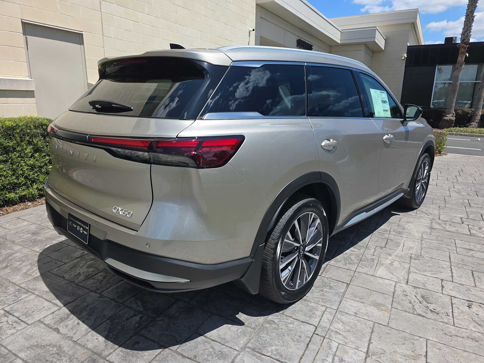 2026 INFINITI QX60 LUXE