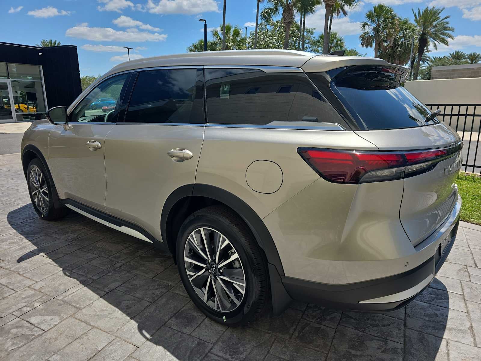 2026 INFINITI QX60 LUXE