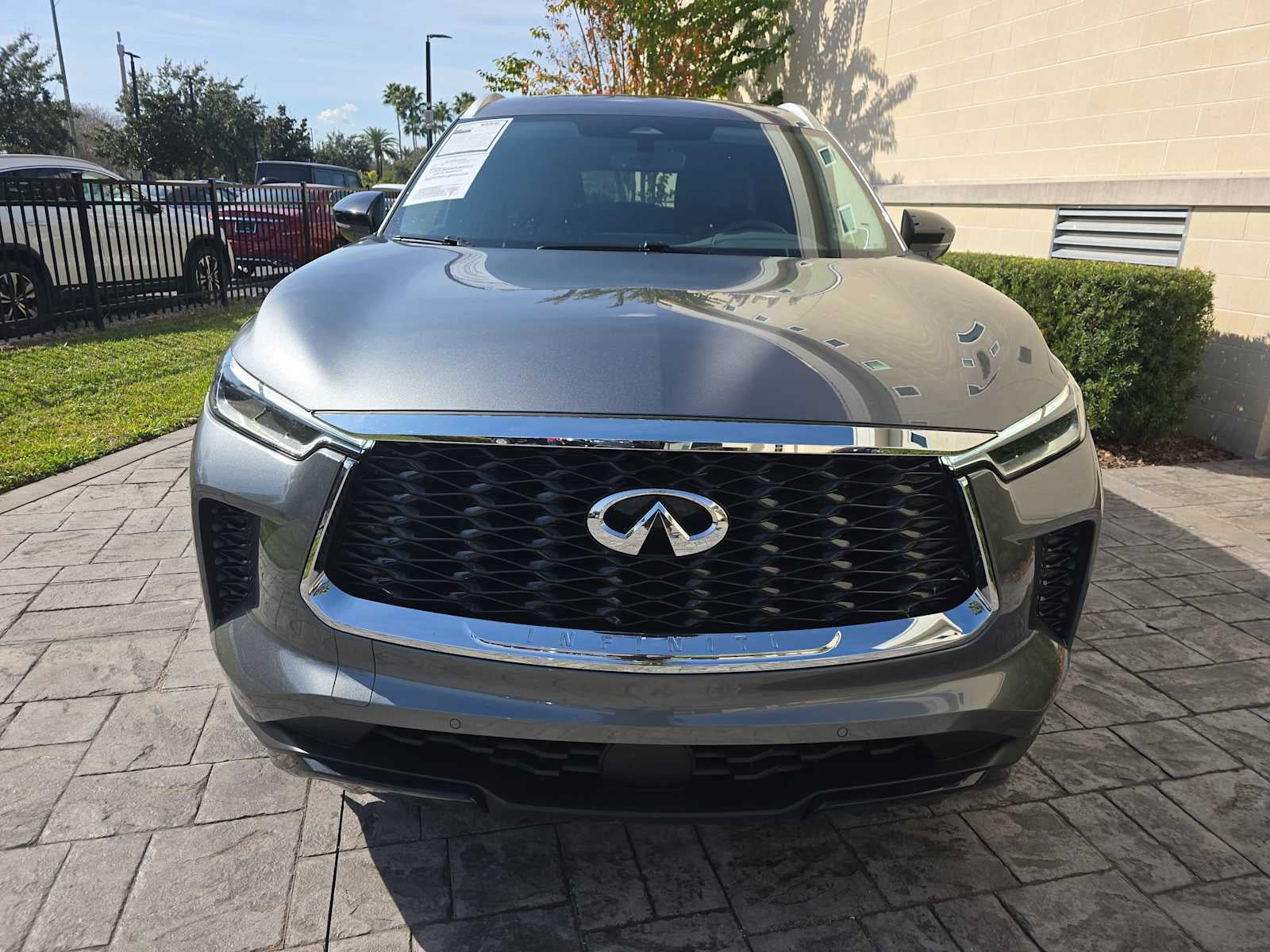 2025 INFINITI QX60 LUXE
