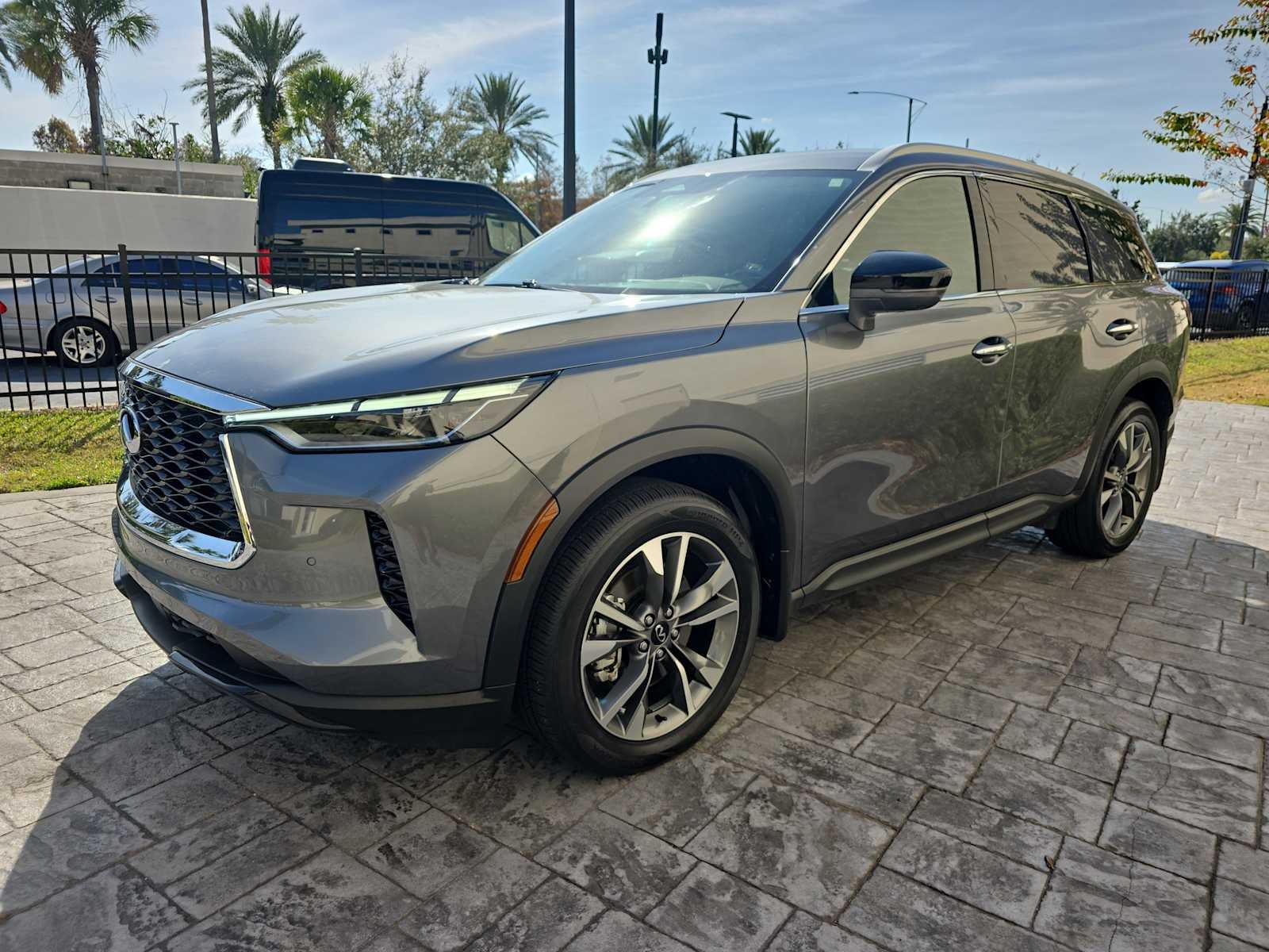 2025 INFINITI QX60 LUXE