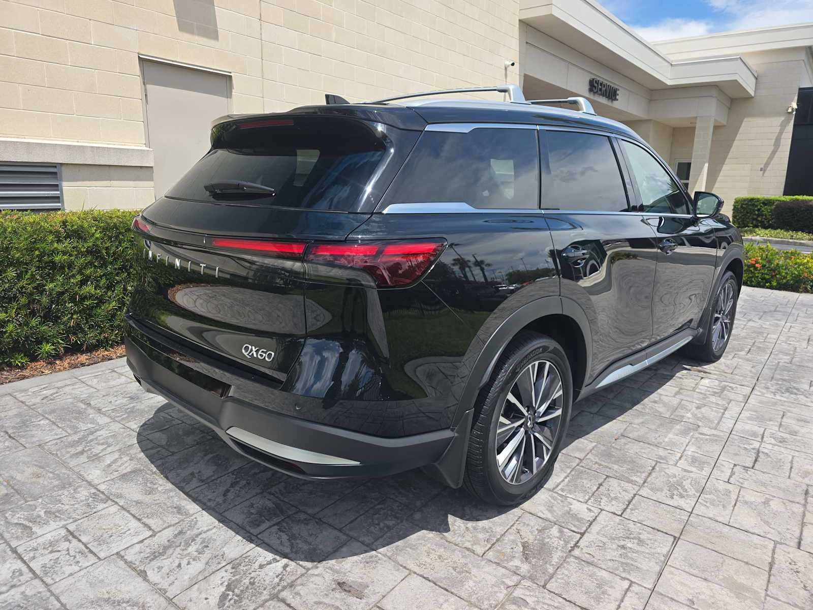 2026 INFINITI QX60 LUXE