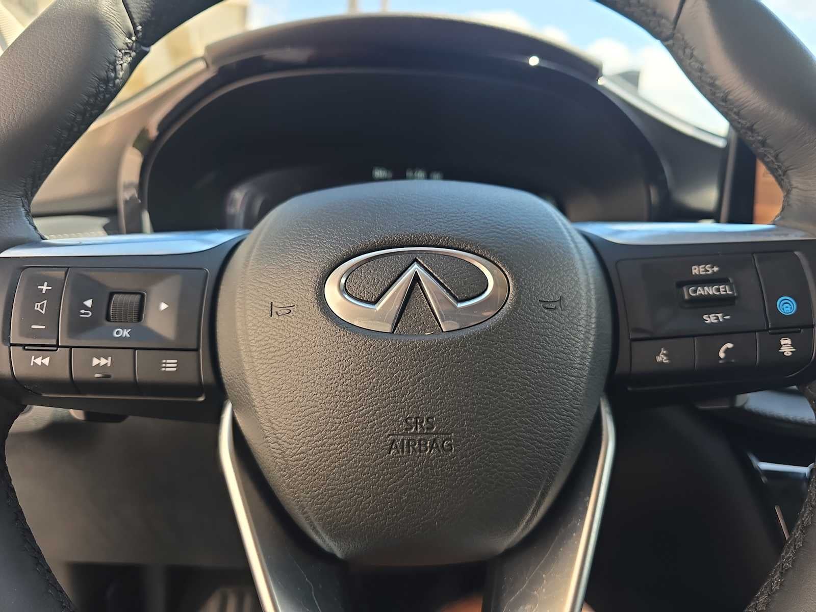 2025 INFINITI QX60 LUXE