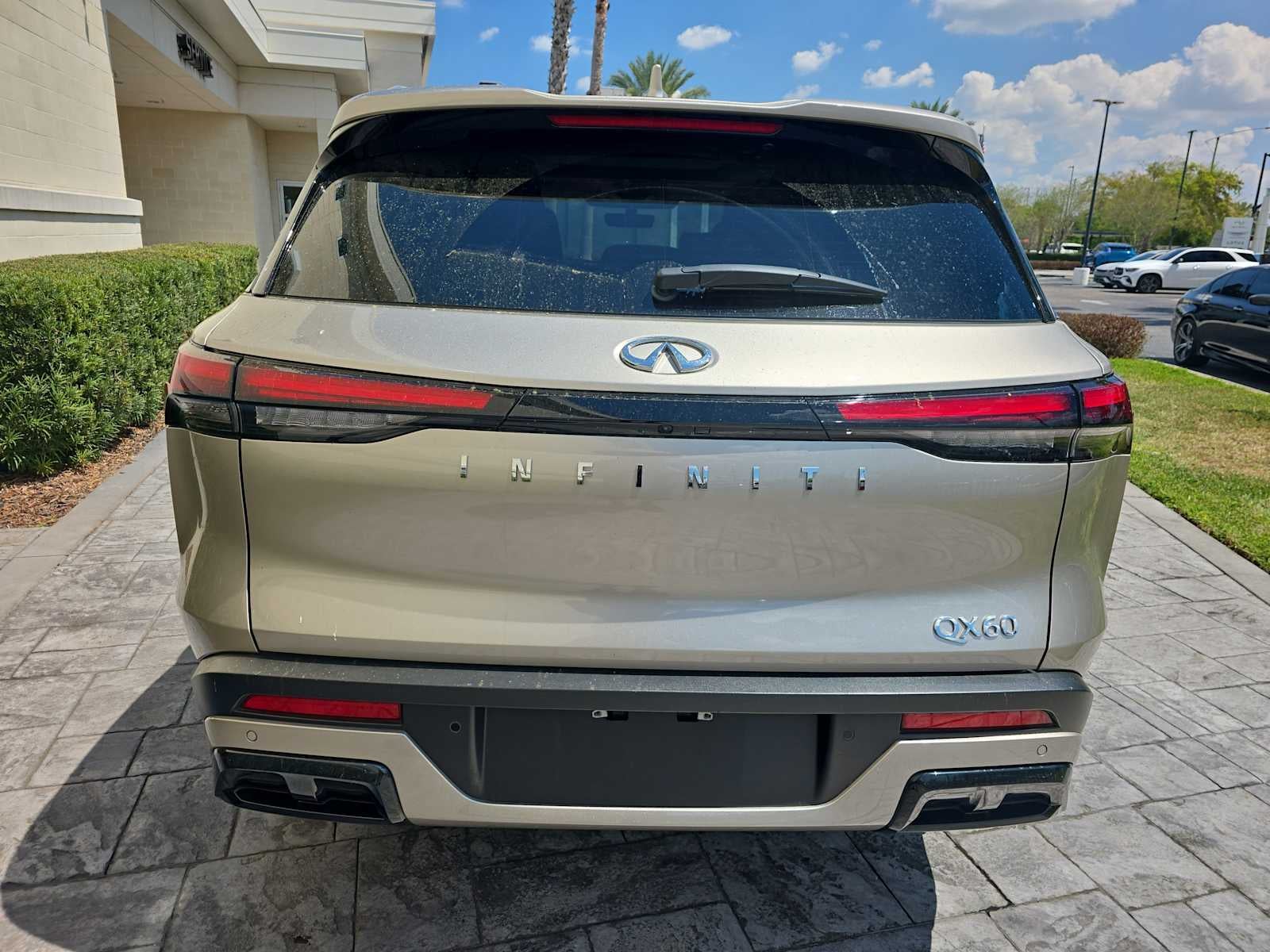 2025 INFINITI QX60 LUXE