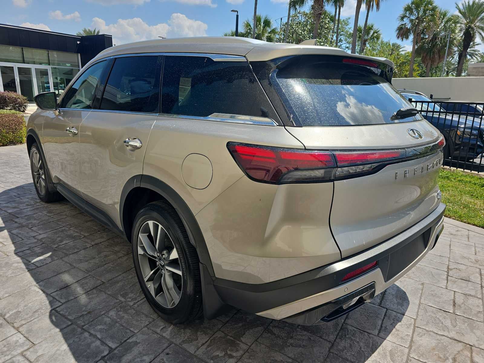 2025 INFINITI QX60 LUXE