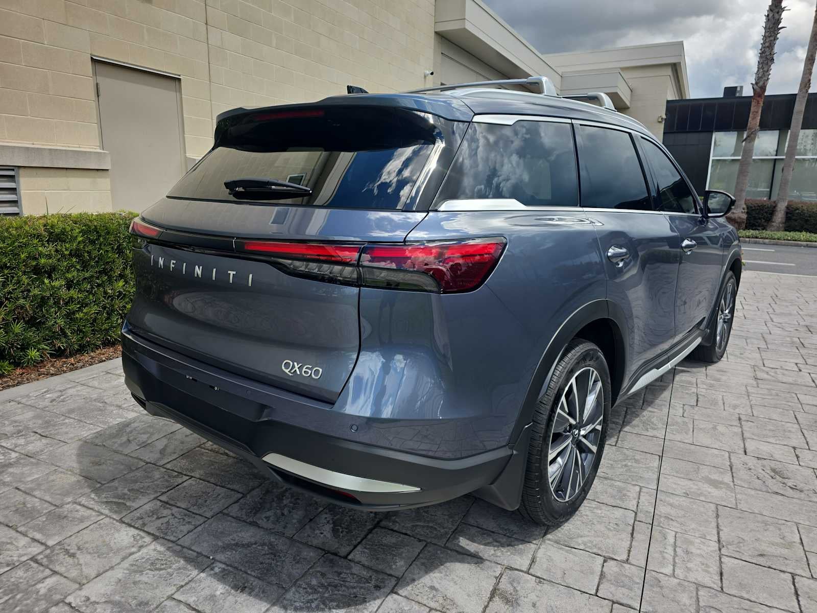 2026 INFINITI QX60 LUXE