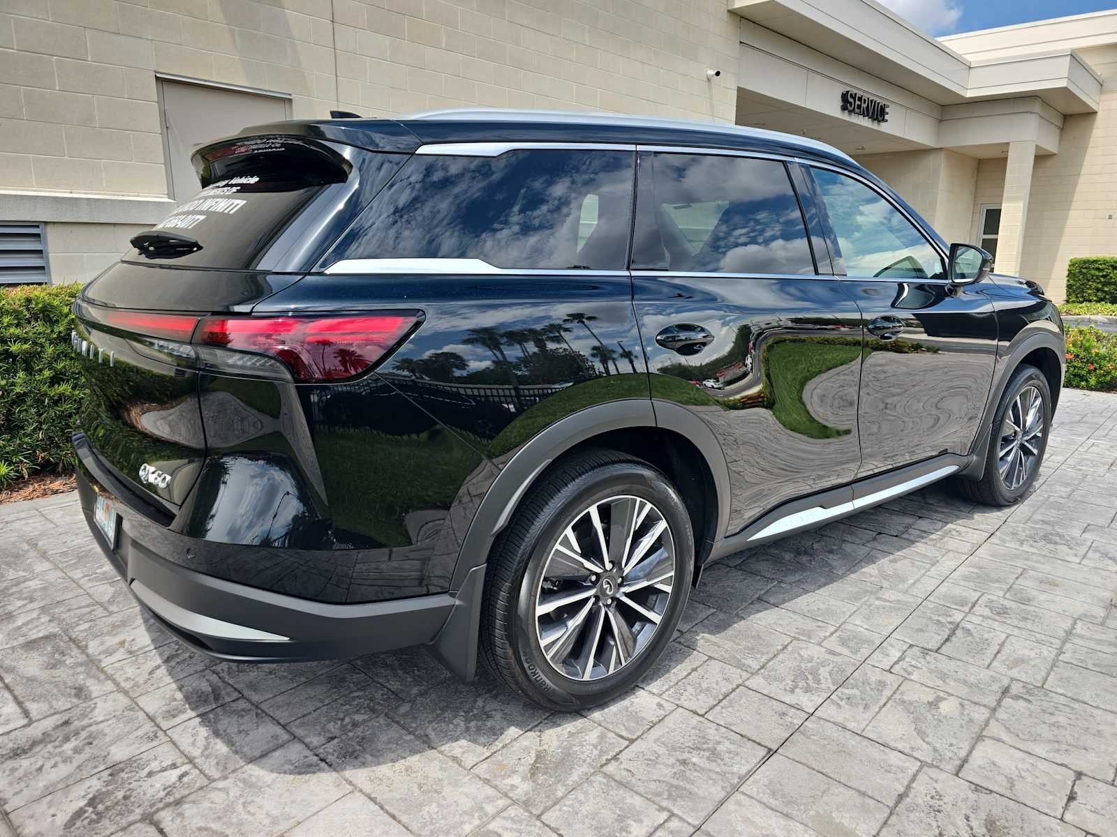 2026 INFINITI QX60 LUXE