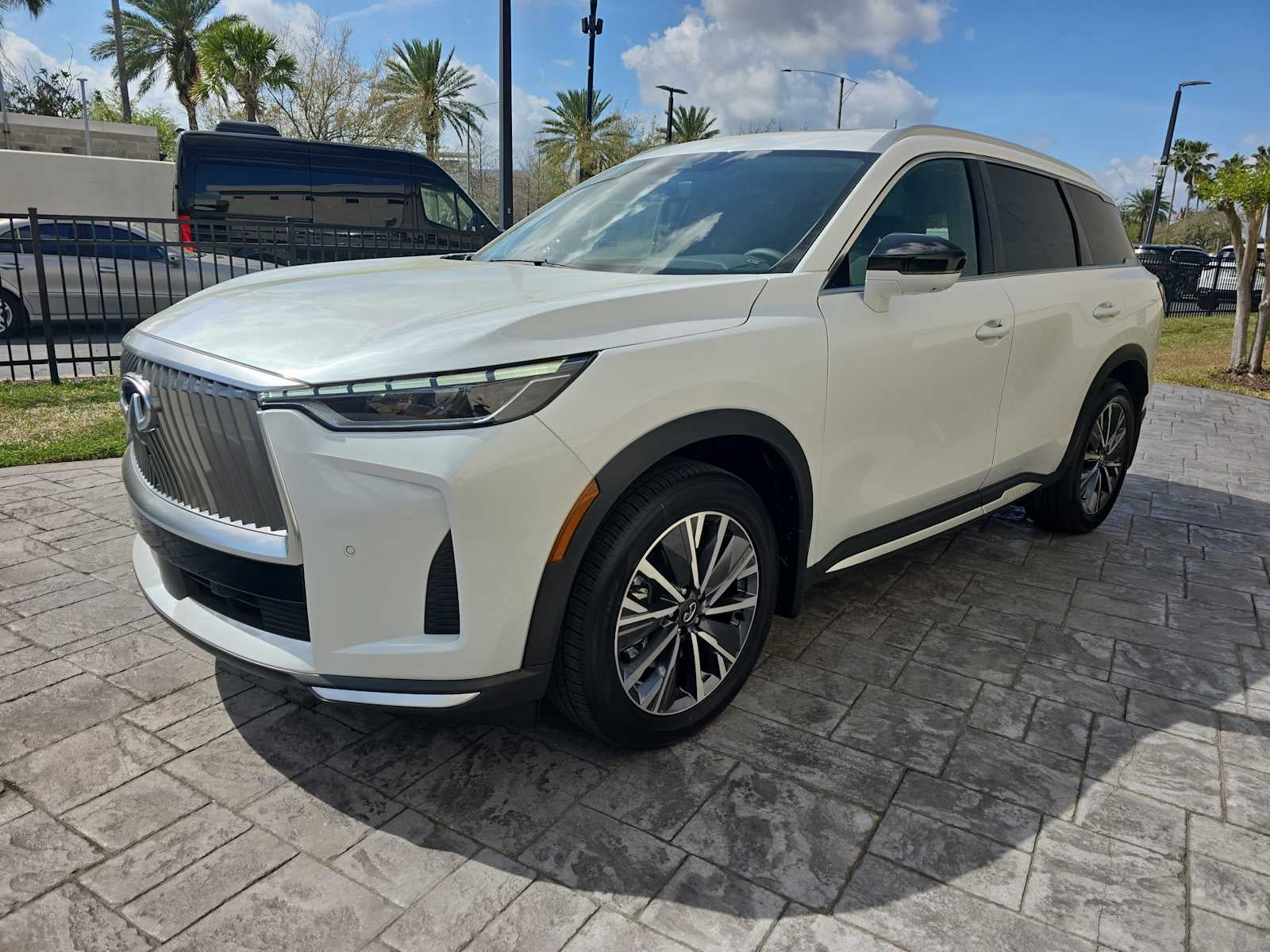 2026 INFINITI QX60 LUXE