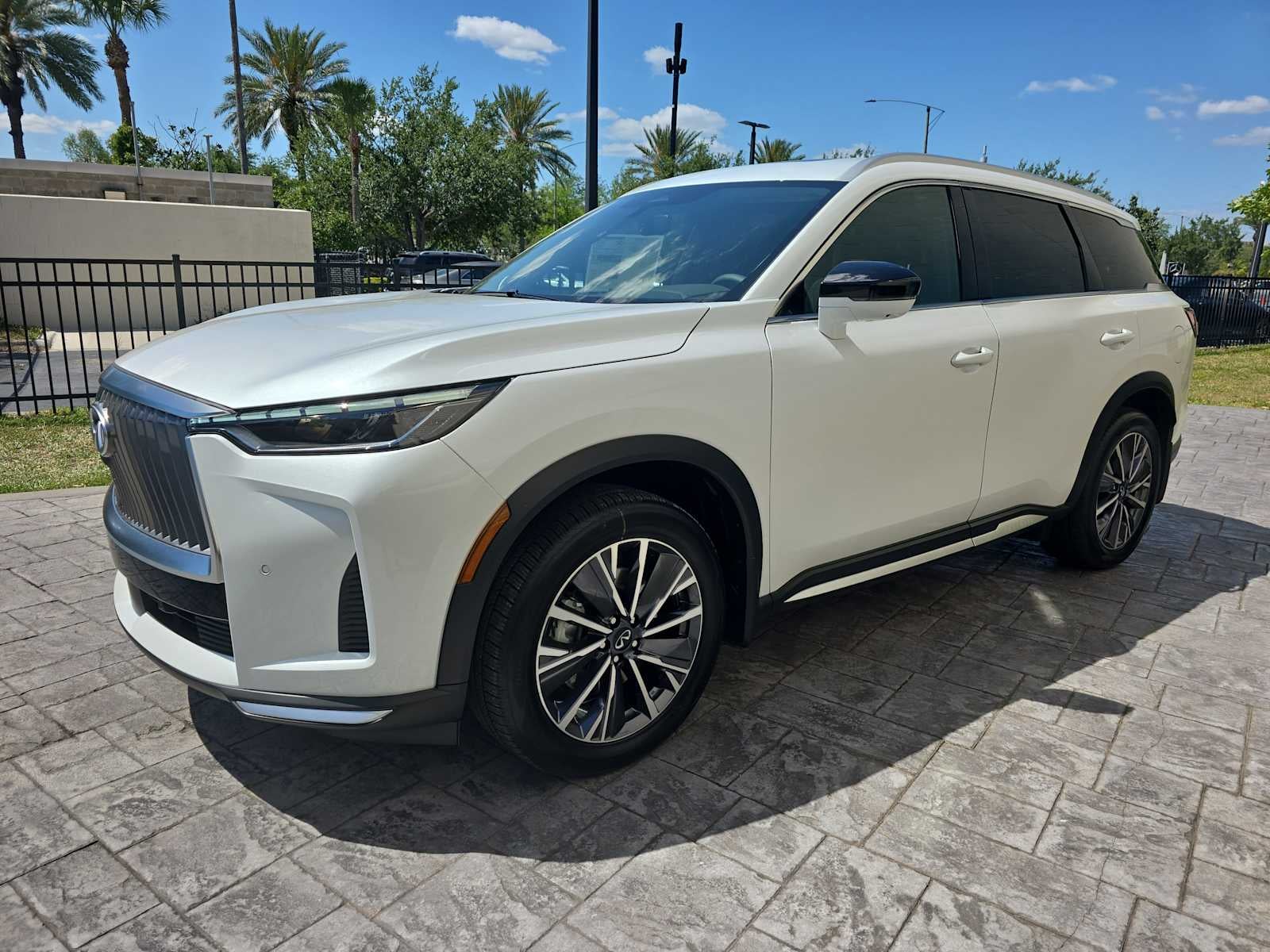 2026 INFINITI QX60 LUXE