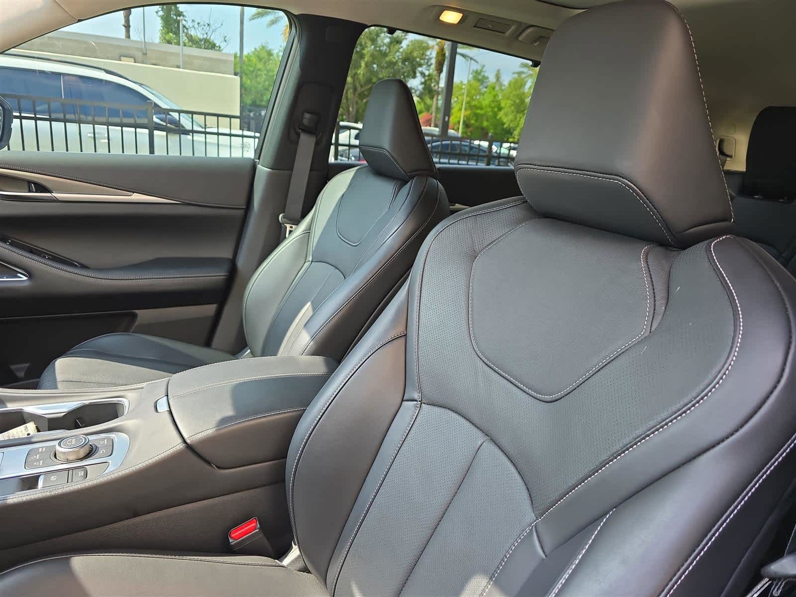 2025 INFINITI QX60 LUXE