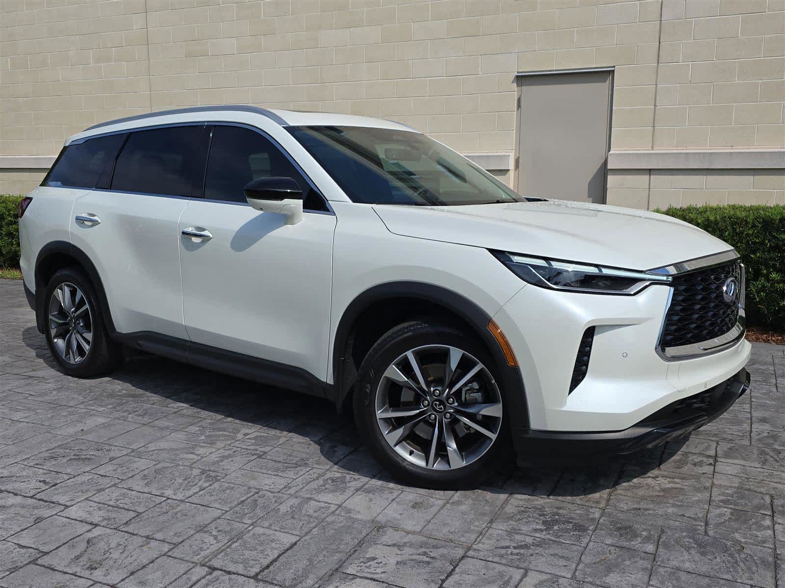 2025 INFINITI QX60 LUXE