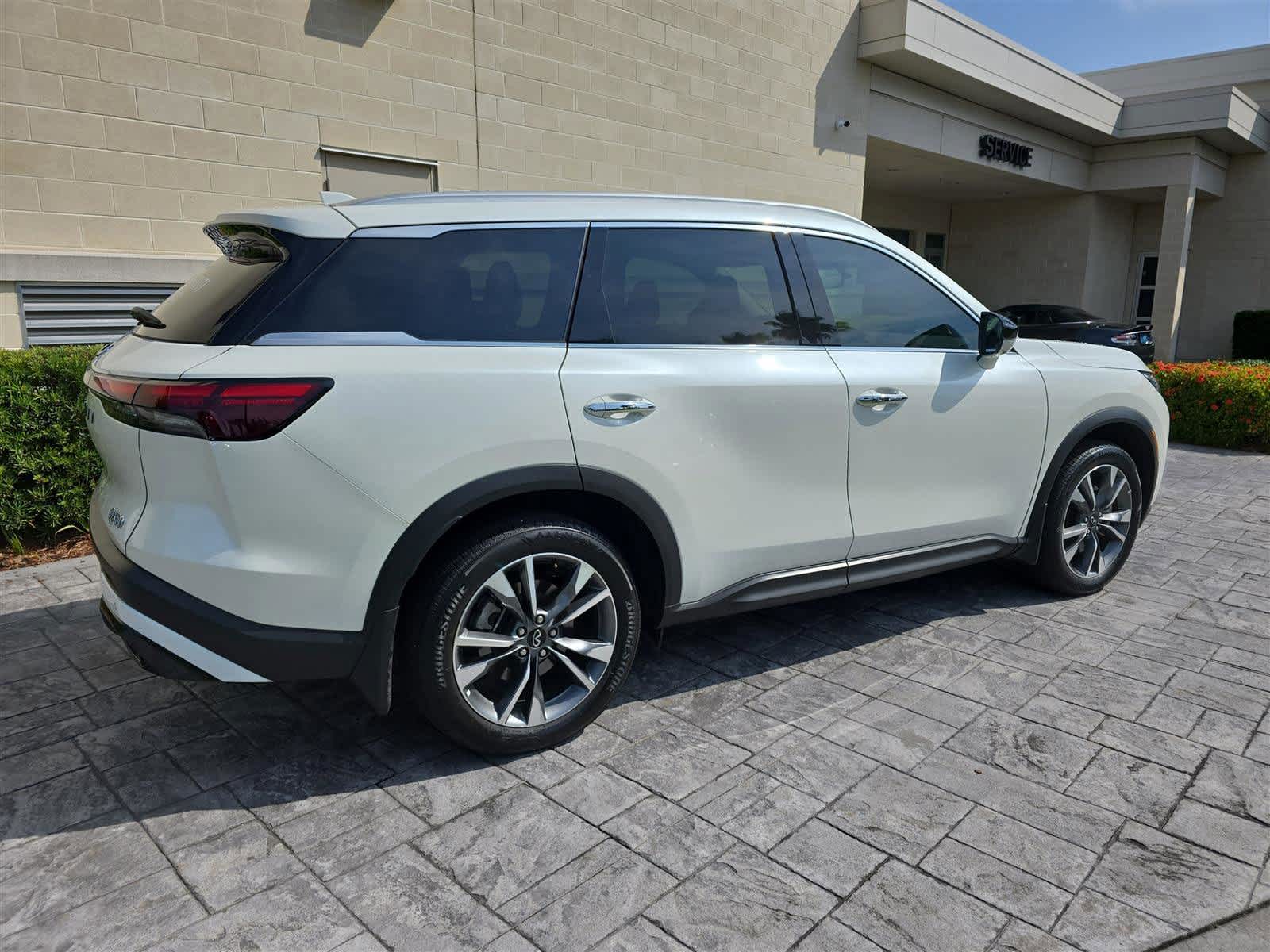 2025 INFINITI QX60 LUXE