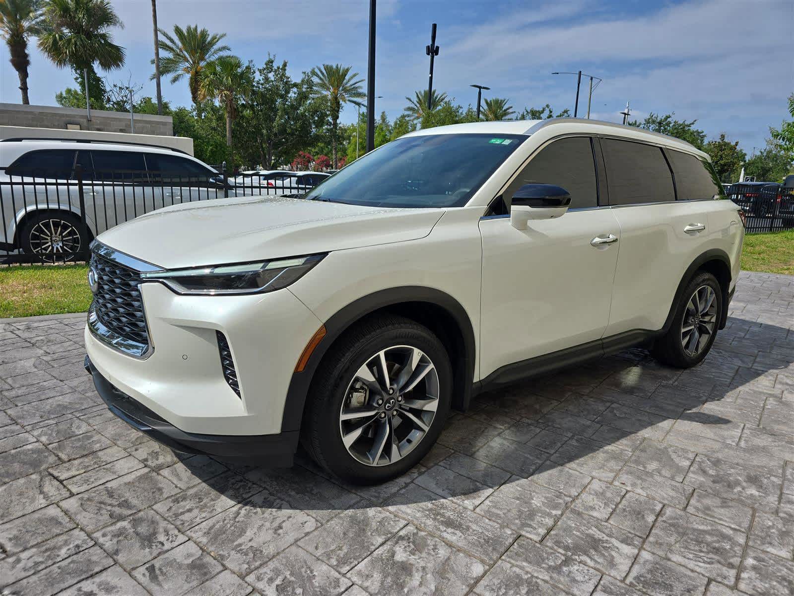 2025 INFINITI QX60 LUXE