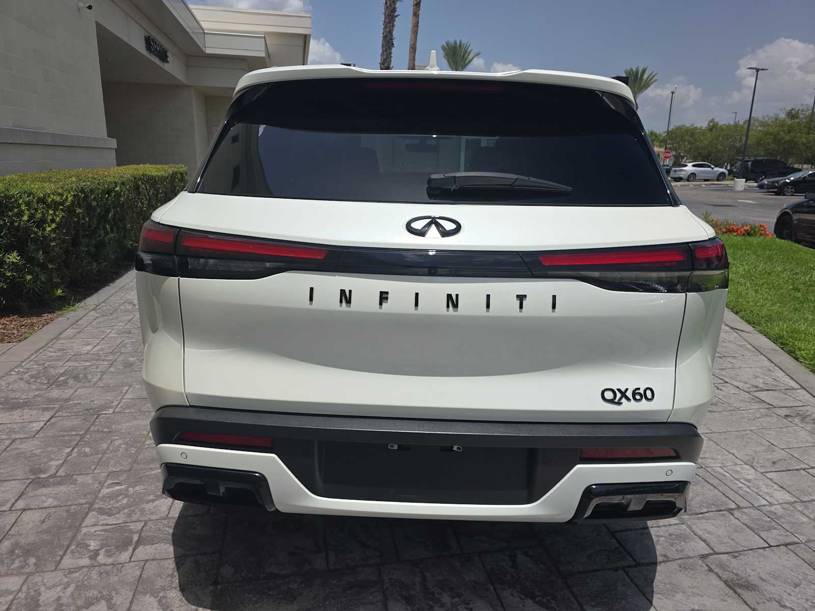 2025 INFINITI QX60 LUXE