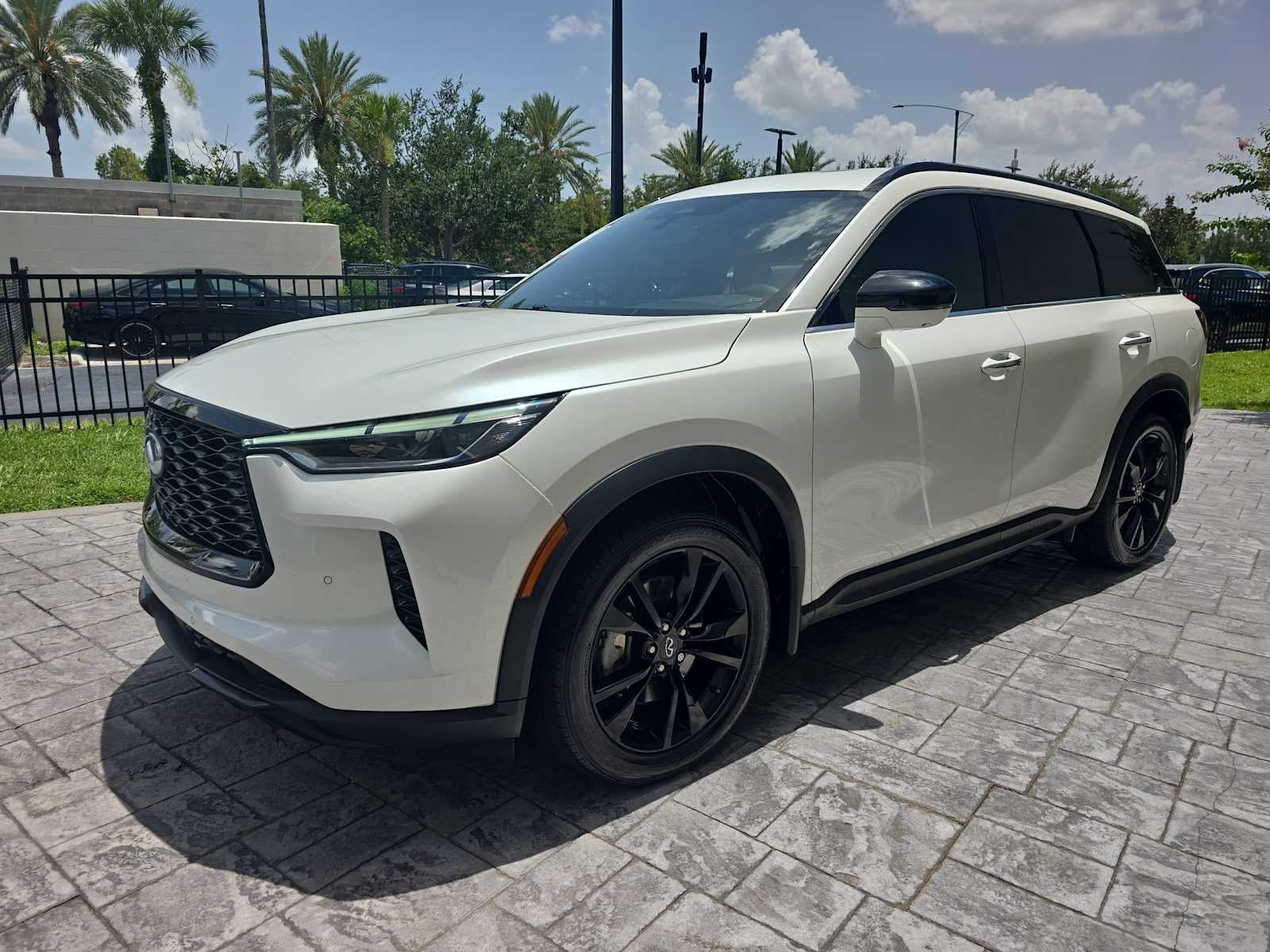 2025 INFINITI QX60 LUXE