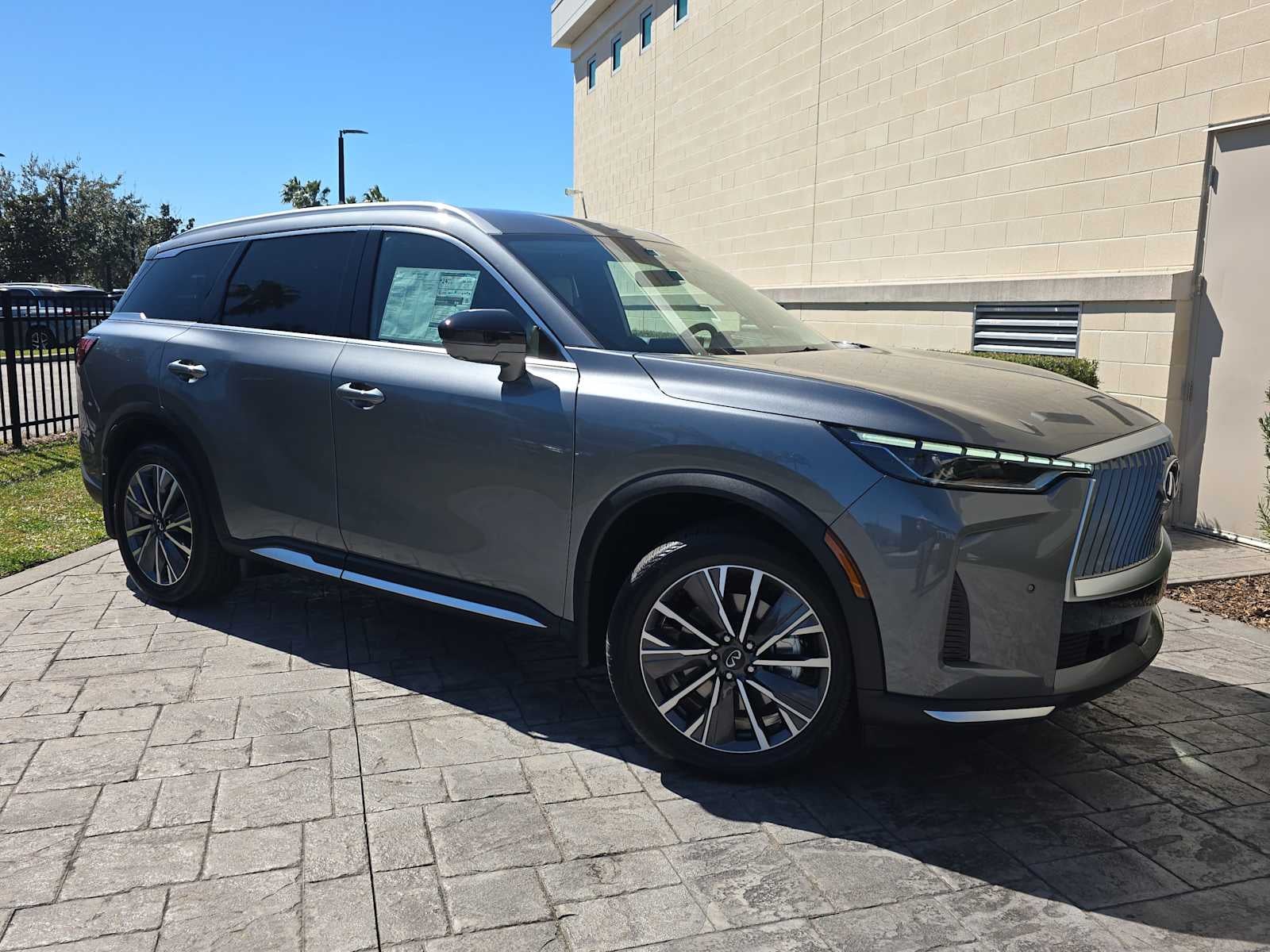 2026 INFINITI QX60 LUXE